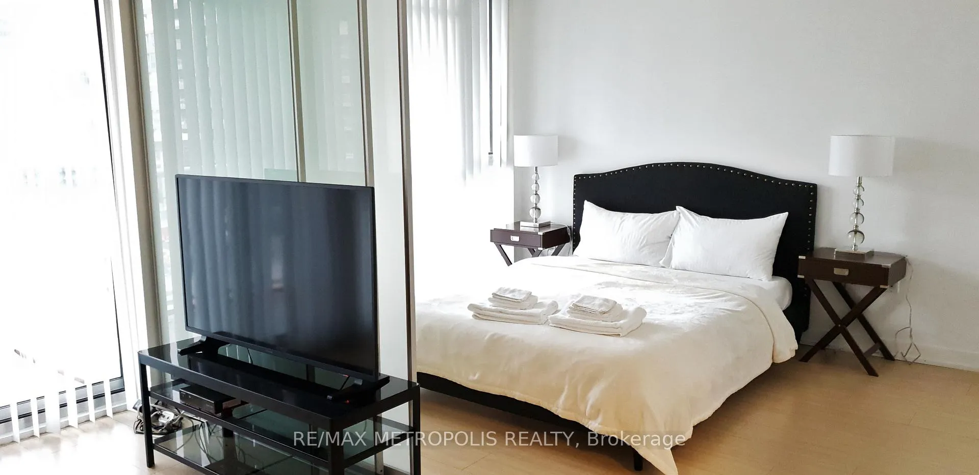 Photo 5 of Unit 526, 85 Queens Wharf Road, Toronto, Waterfront Communities — HOMEH