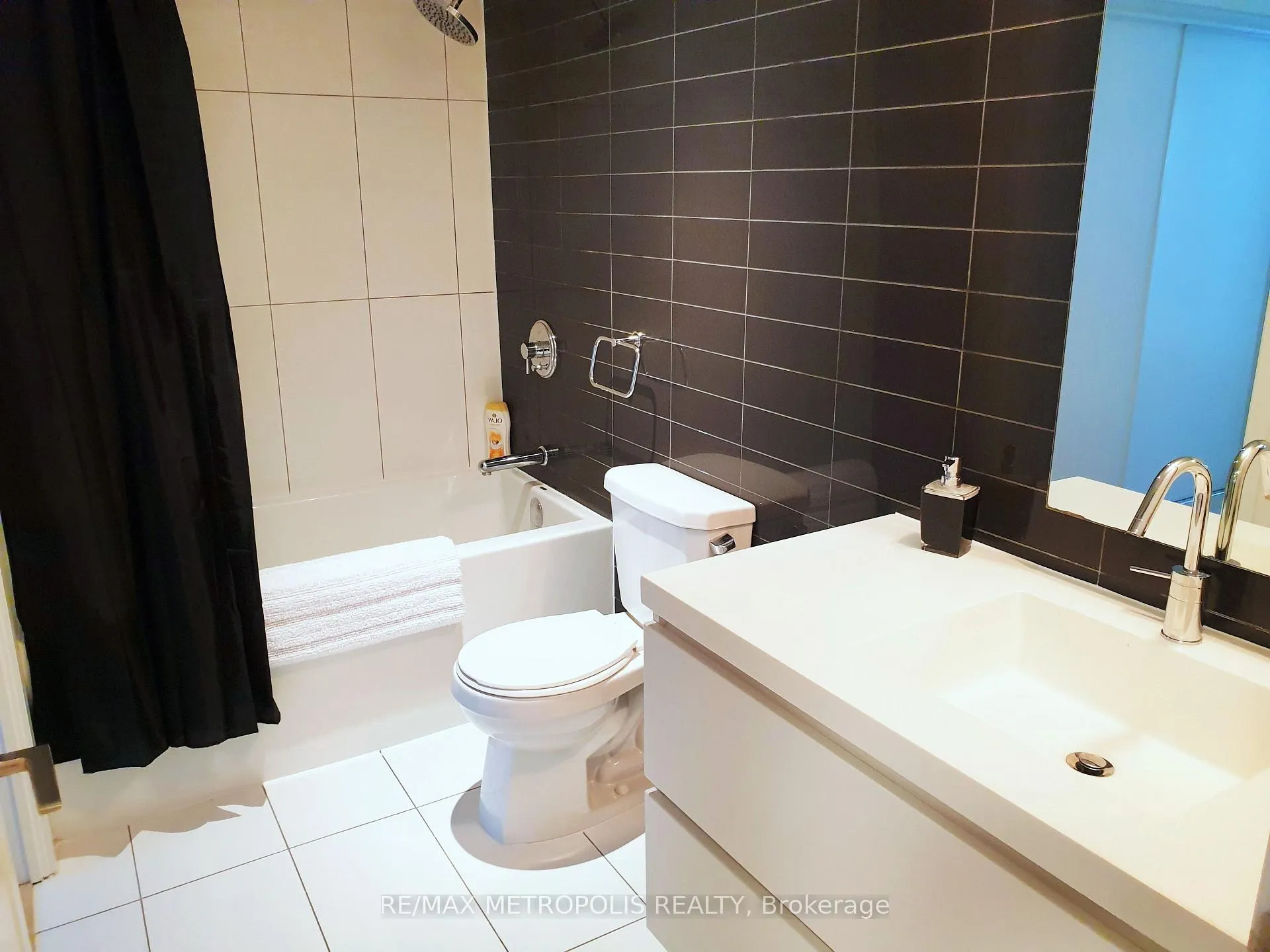 Photo 7 of Unit 526, 85 Queens Wharf Road, Toronto, Waterfront Communities — HOMEH