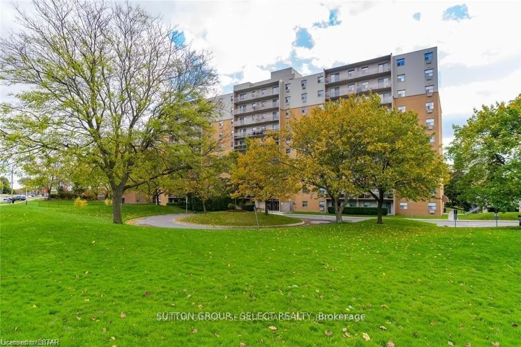 Front of Unit 709, 931 Wonderland Road S