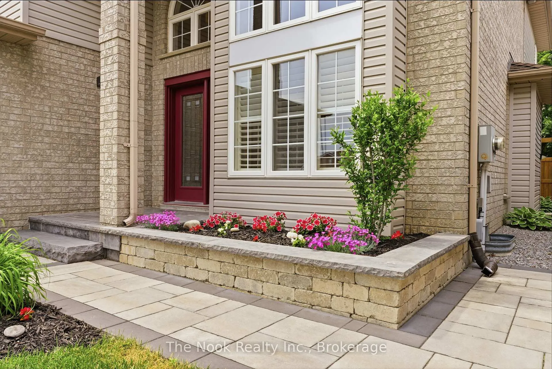Photo 2 of 729 Sundance Circle, Oshawa, Northglen — HOMEH