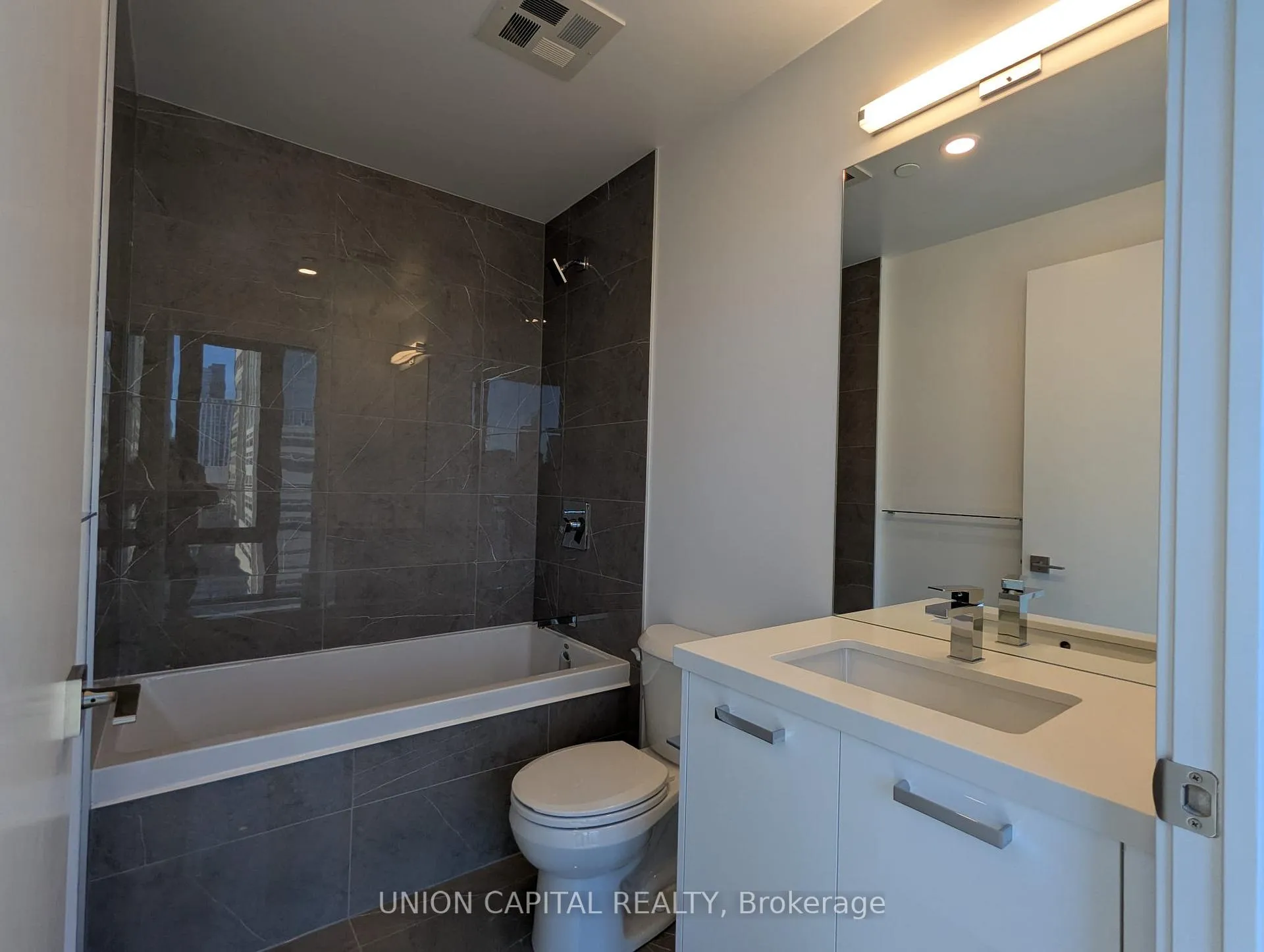 Photo 9 of Unit 1410, 195 McCaul Street, Toronto, Kensington-Chinatown — HOMEH