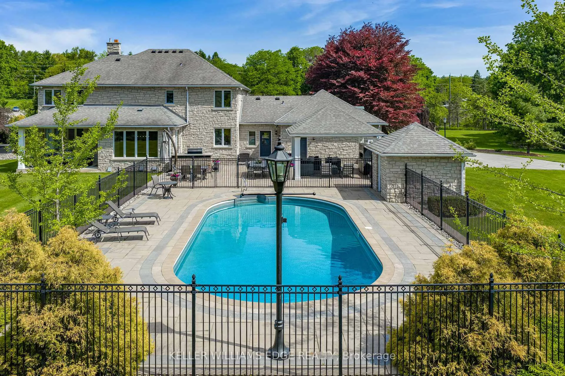 Photo 4 of 938 Governor's Road, Hamilton, Rural Dundas — HOMEH
