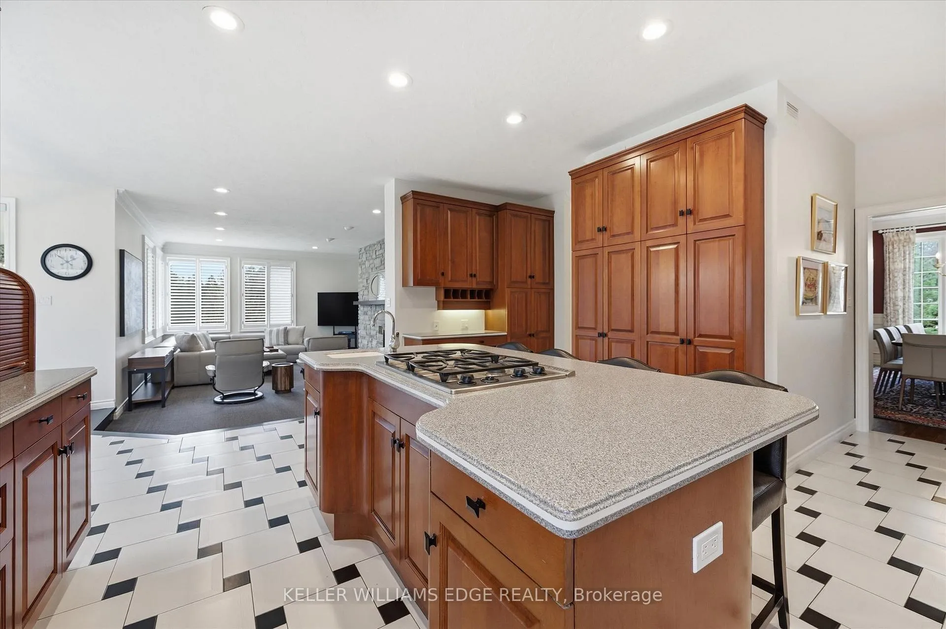 Photo 11 of 938 Governor's Road, Hamilton, Rural Dundas — HOMEH