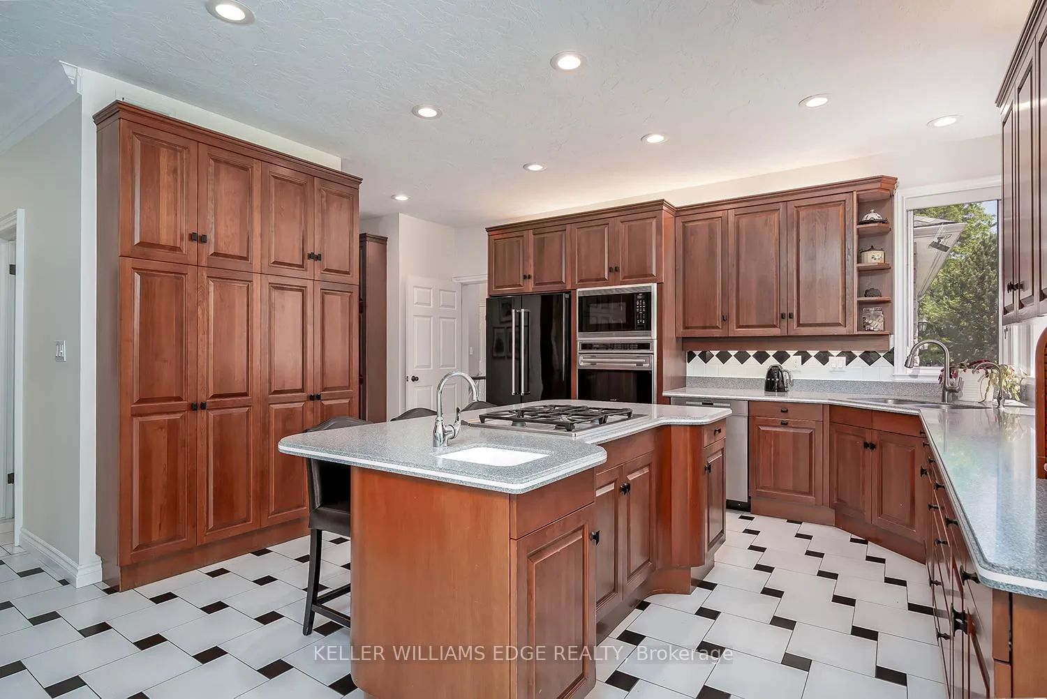 Photo 13 of 938 Governor's Road, Hamilton, Rural Dundas — HOMEH
