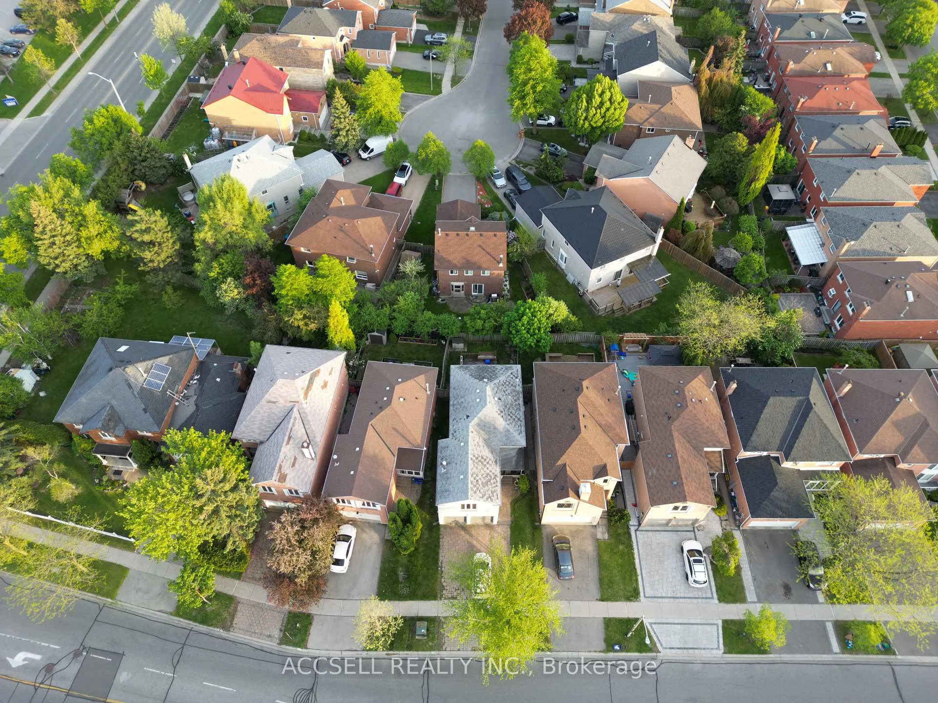 Photo 12 of 19 Joseph Aaron Boulevard, Vaughan, Brownridge — HOMEH