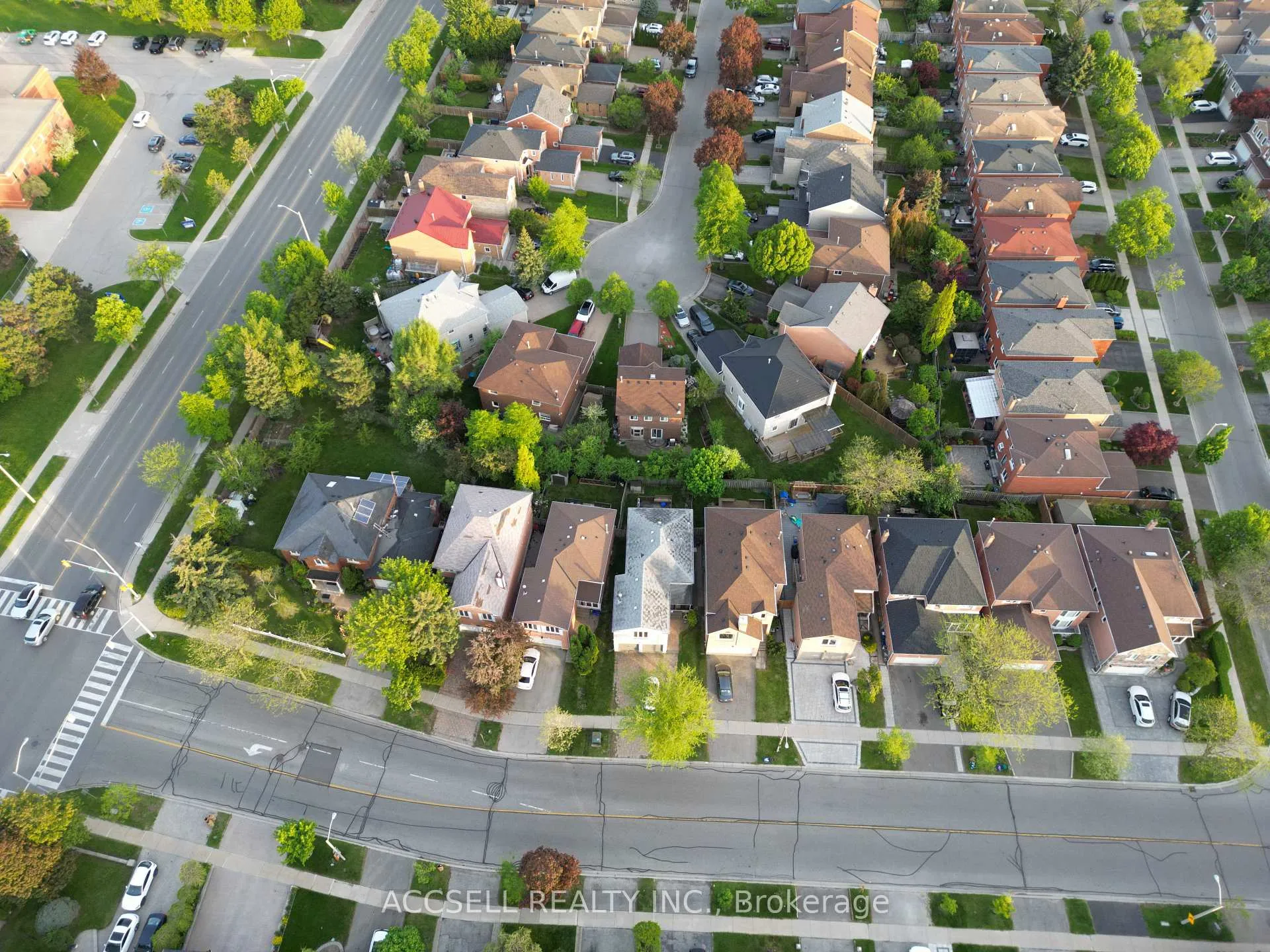 Photo 13 of 19 Joseph Aaron Boulevard, Vaughan, Brownridge — HOMEH