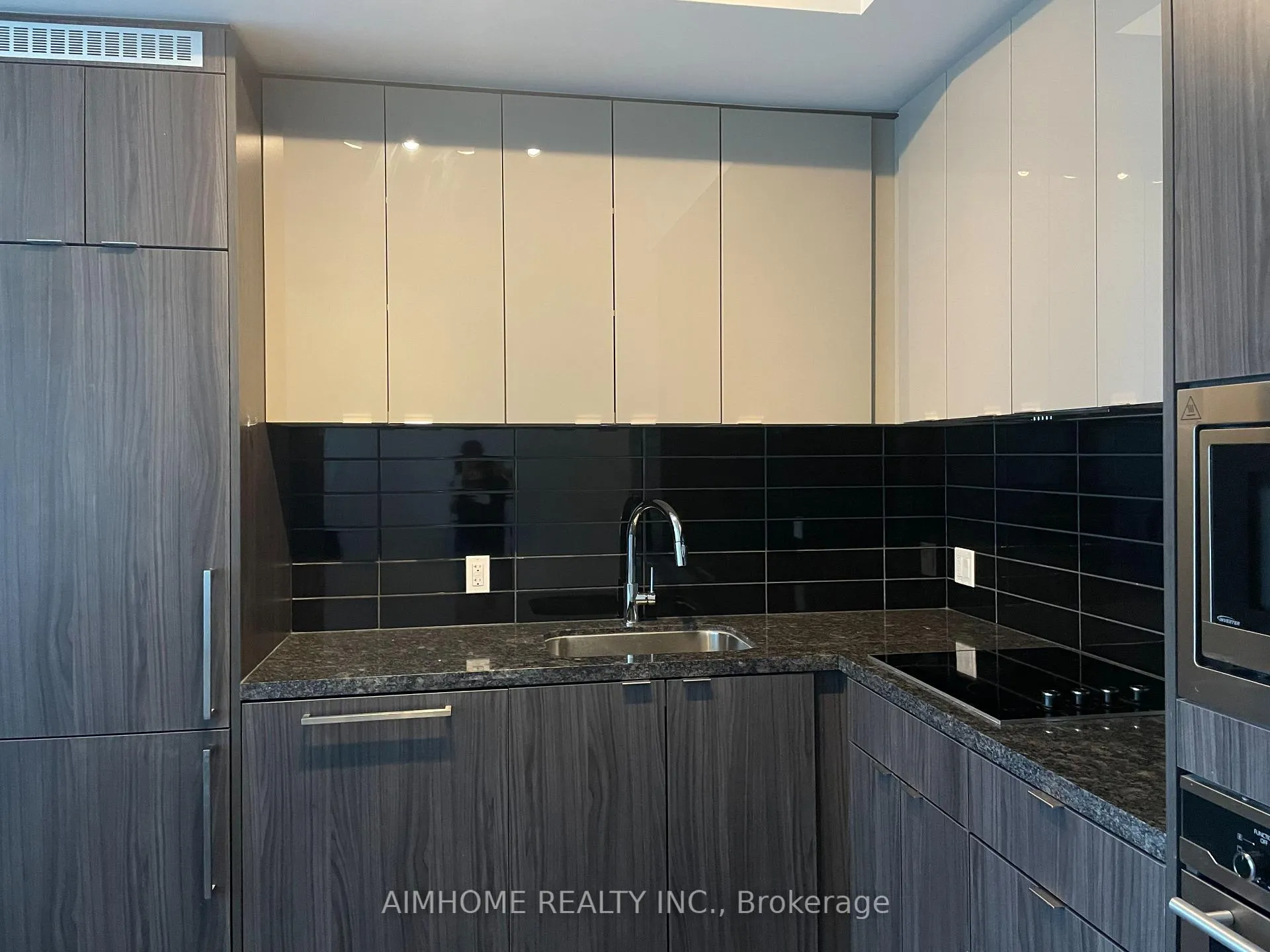 Photo 5 of Unit 2303, 115 Blue Jays Way, Toronto, Waterfront Communities — HOMEH