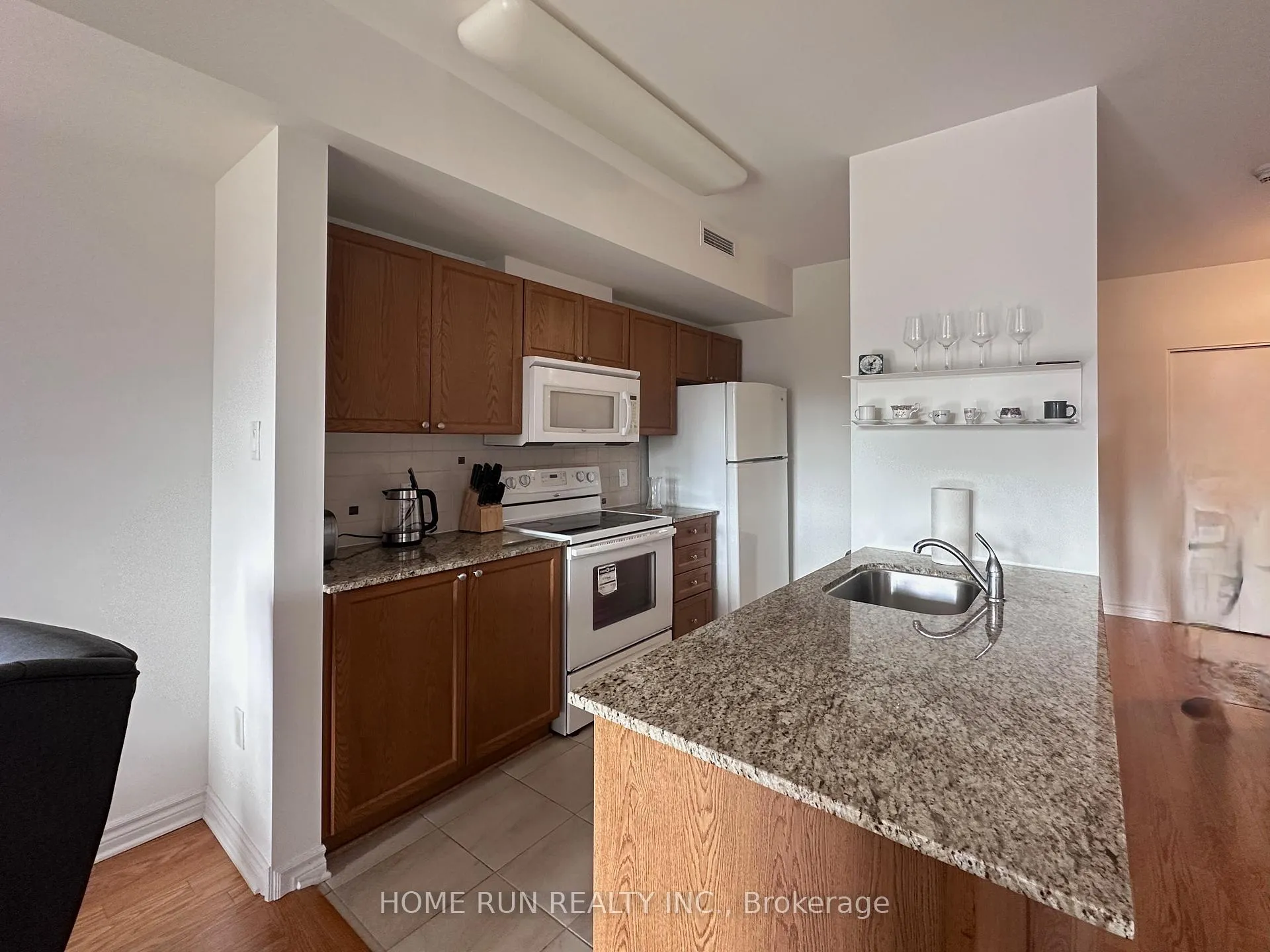 Photo 7 of Unit 601, 70 Landry Street, Ottawa, Vanier — HOMEH