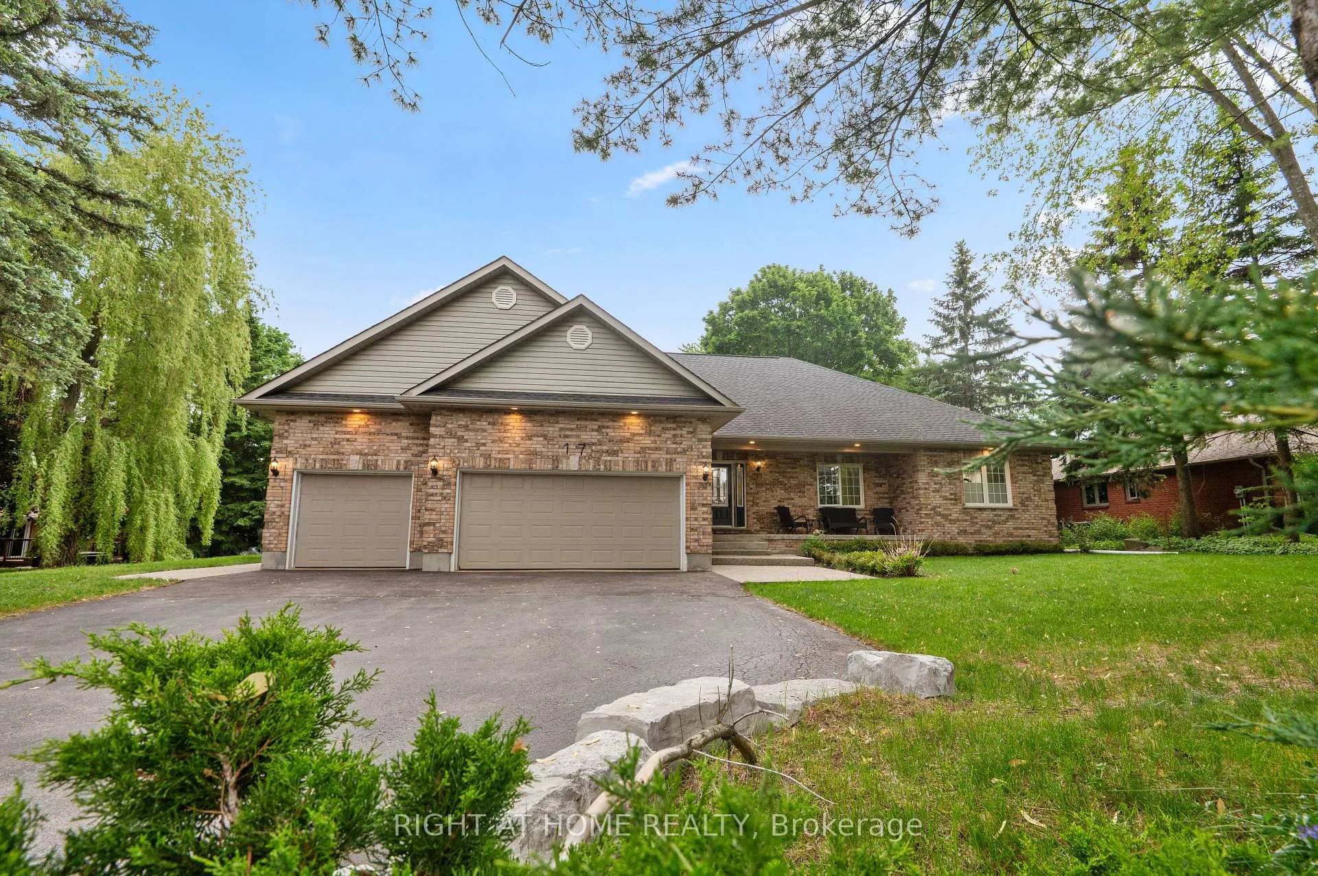 Photo 1 of 17 Alanavale Road, Caledon, Caledon Village — HOMEH