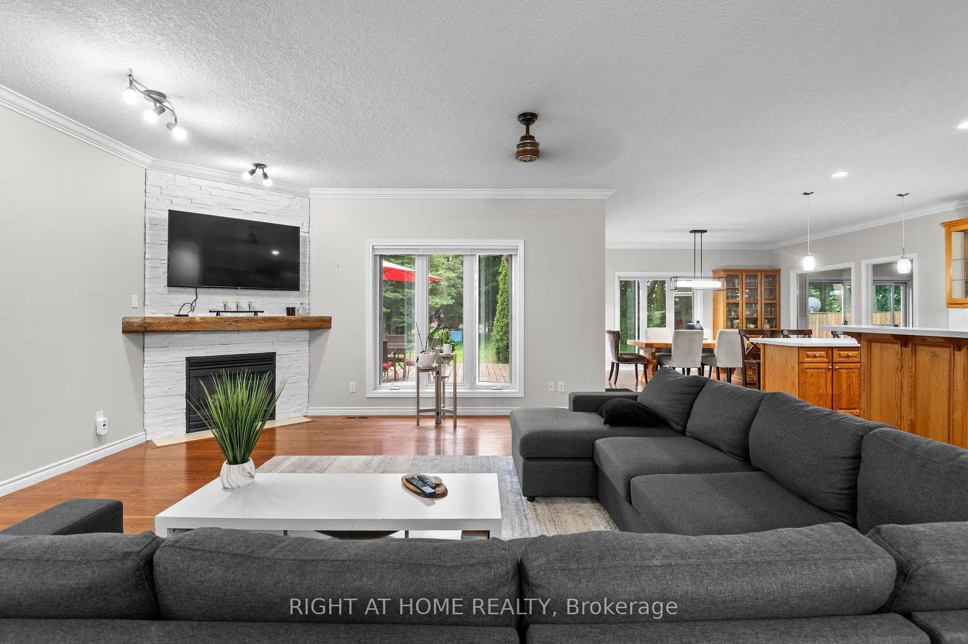 Photo 4 of 17 Alanavale Road, Caledon, Caledon Village — HOMEH