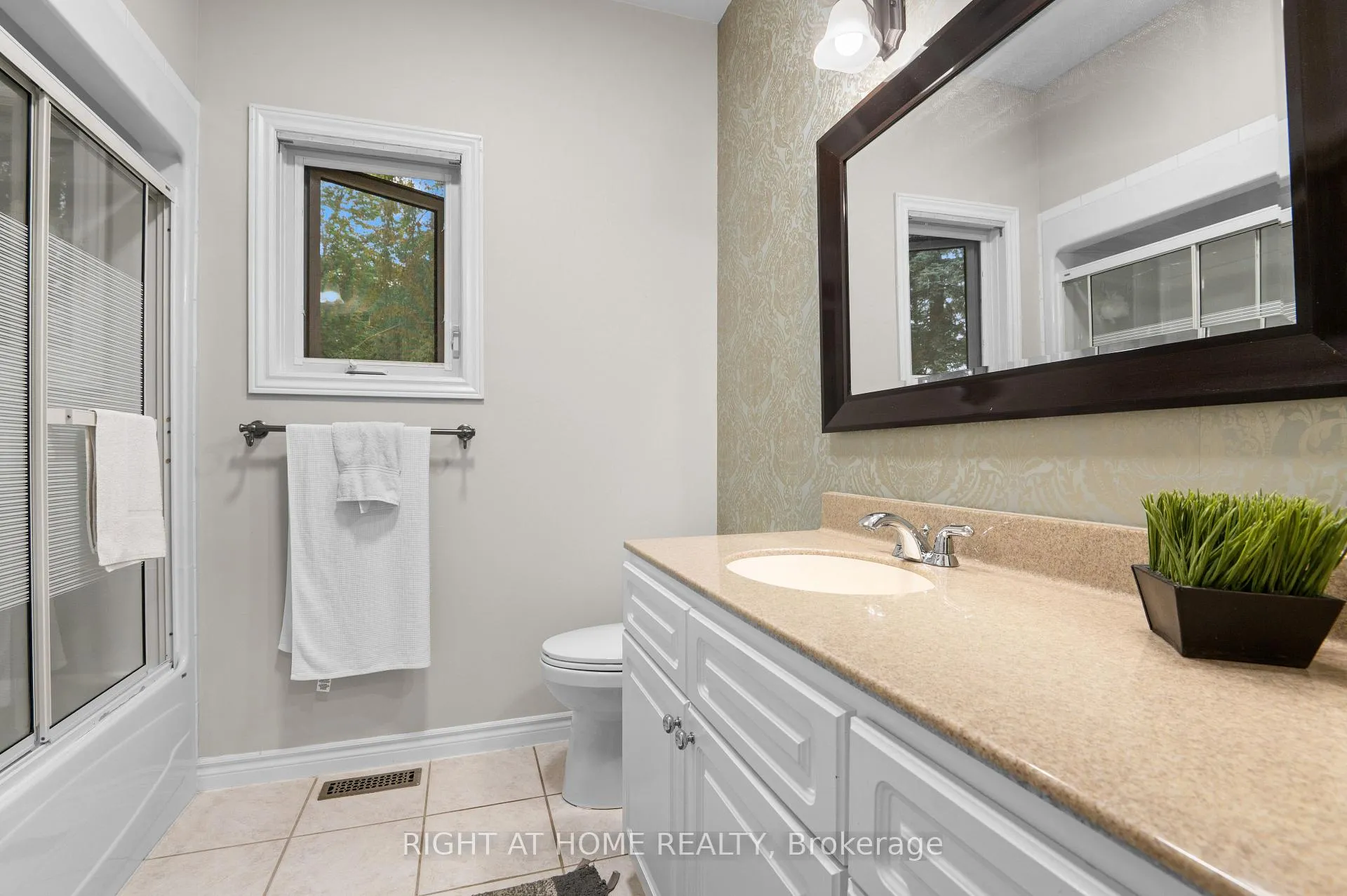 Photo 13 of 17 Alanavale Road, Caledon, Caledon Village — HOMEH