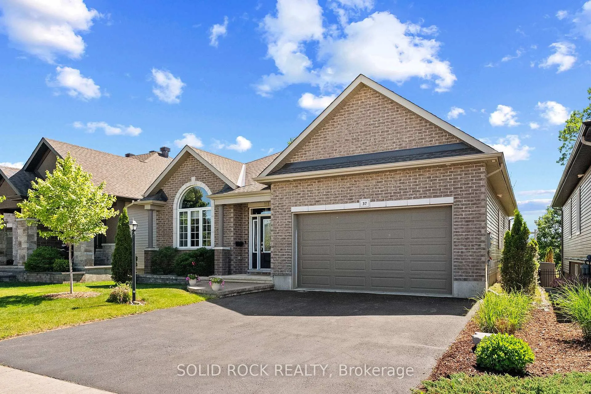 Photo 3 of 37 Dulmage Crescent, Carleton Place — HOMEH