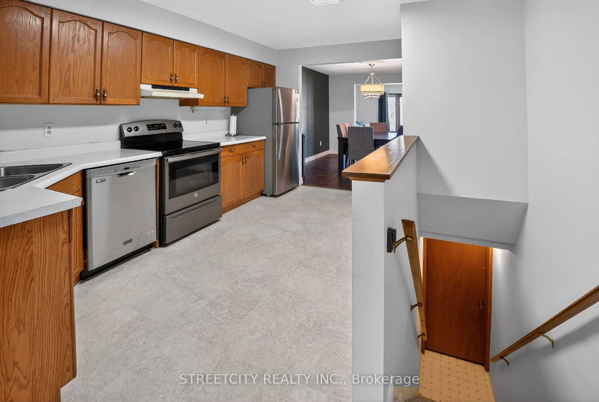 Photo 12 of 11 Rickwood Place, St. Thomas — HOMEH