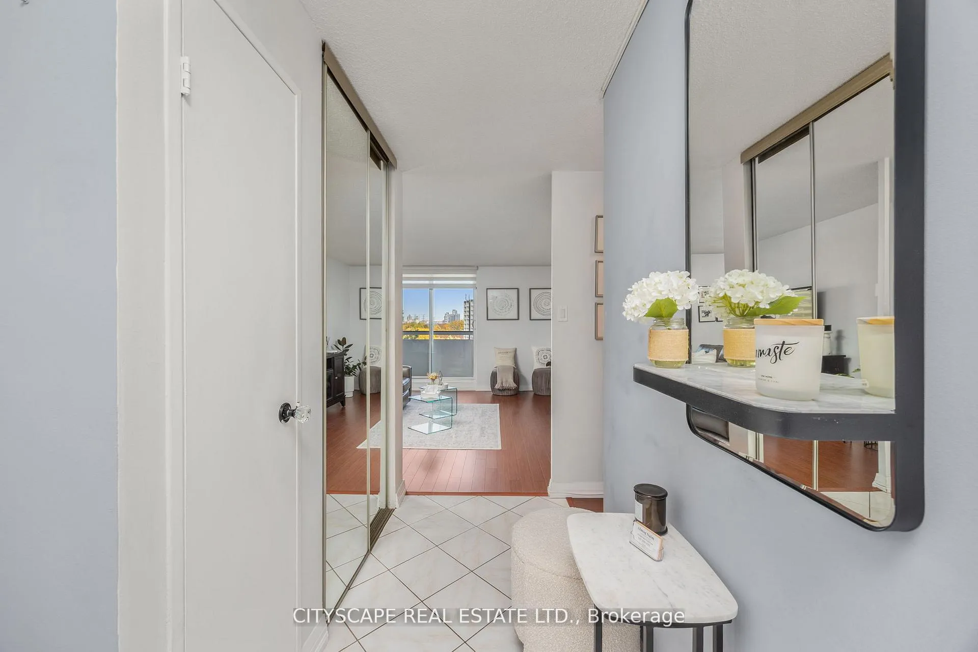 Photo 2 of Unit 810, 1 Royal Orchard Boulevard, Markham, Royal Orchard — HOMEH