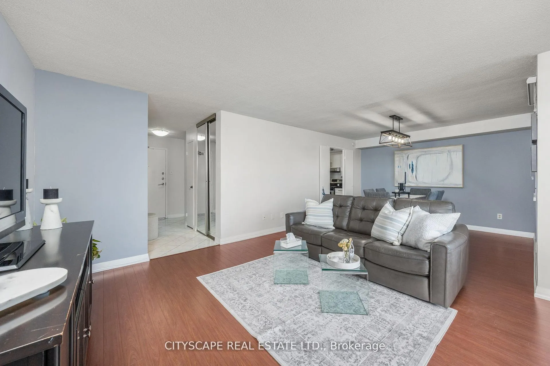 Photo 5 of Unit 810, 1 Royal Orchard Boulevard, Markham, Royal Orchard — HOMEH