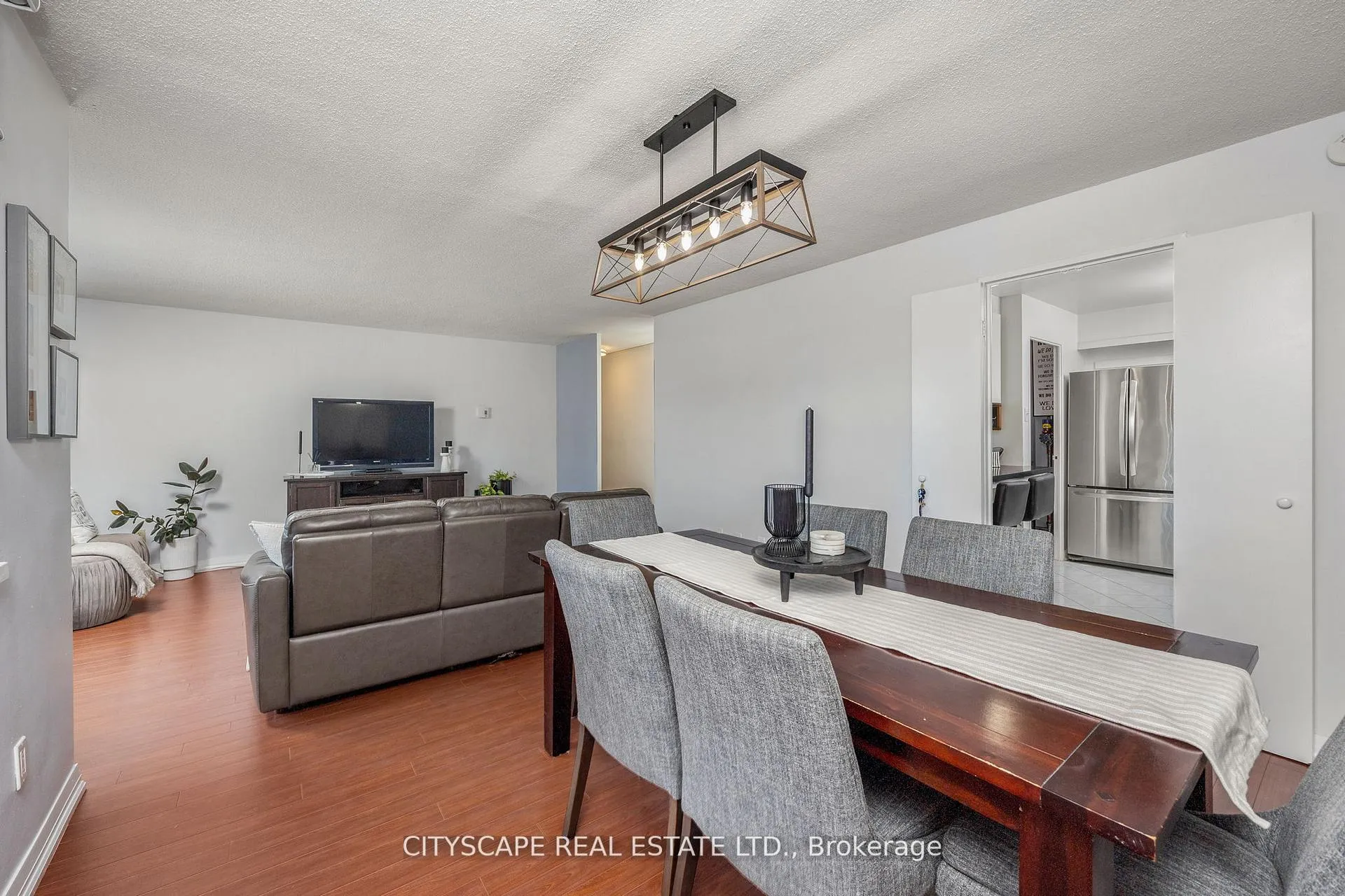 Photo 6 of Unit 810, 1 Royal Orchard Boulevard, Markham, Royal Orchard — HOMEH
