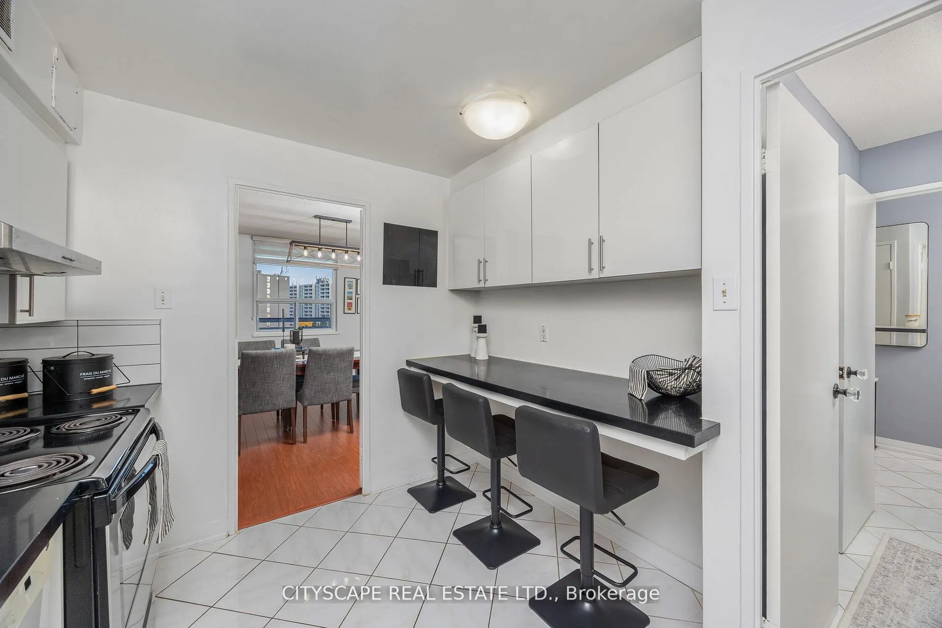 Photo 10 of Unit 810, 1 Royal Orchard Boulevard, Markham, Royal Orchard — HOMEH