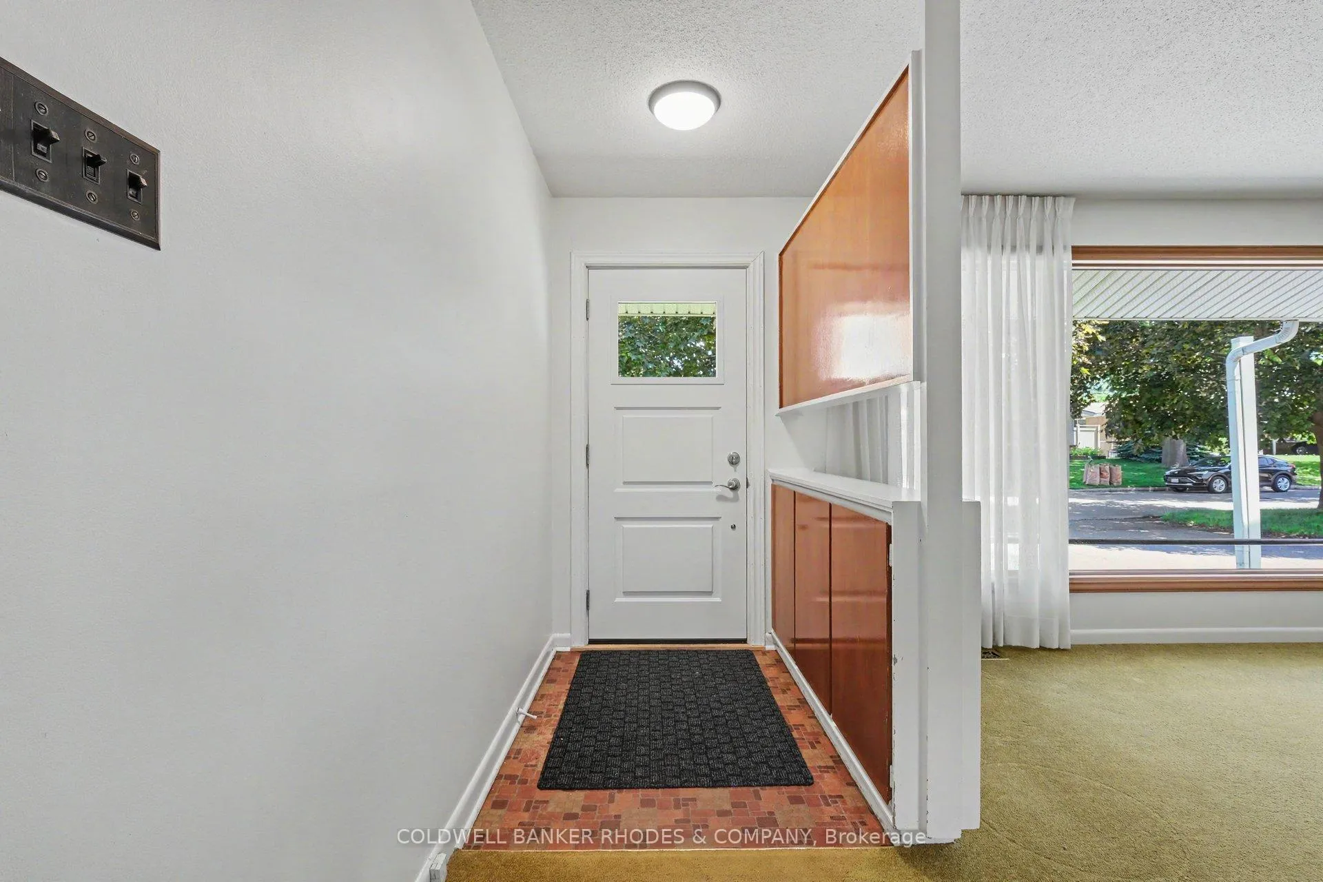 Photo 3 of 1172 Parkway Drive, Ottawa, Parkway Park — HOMEH