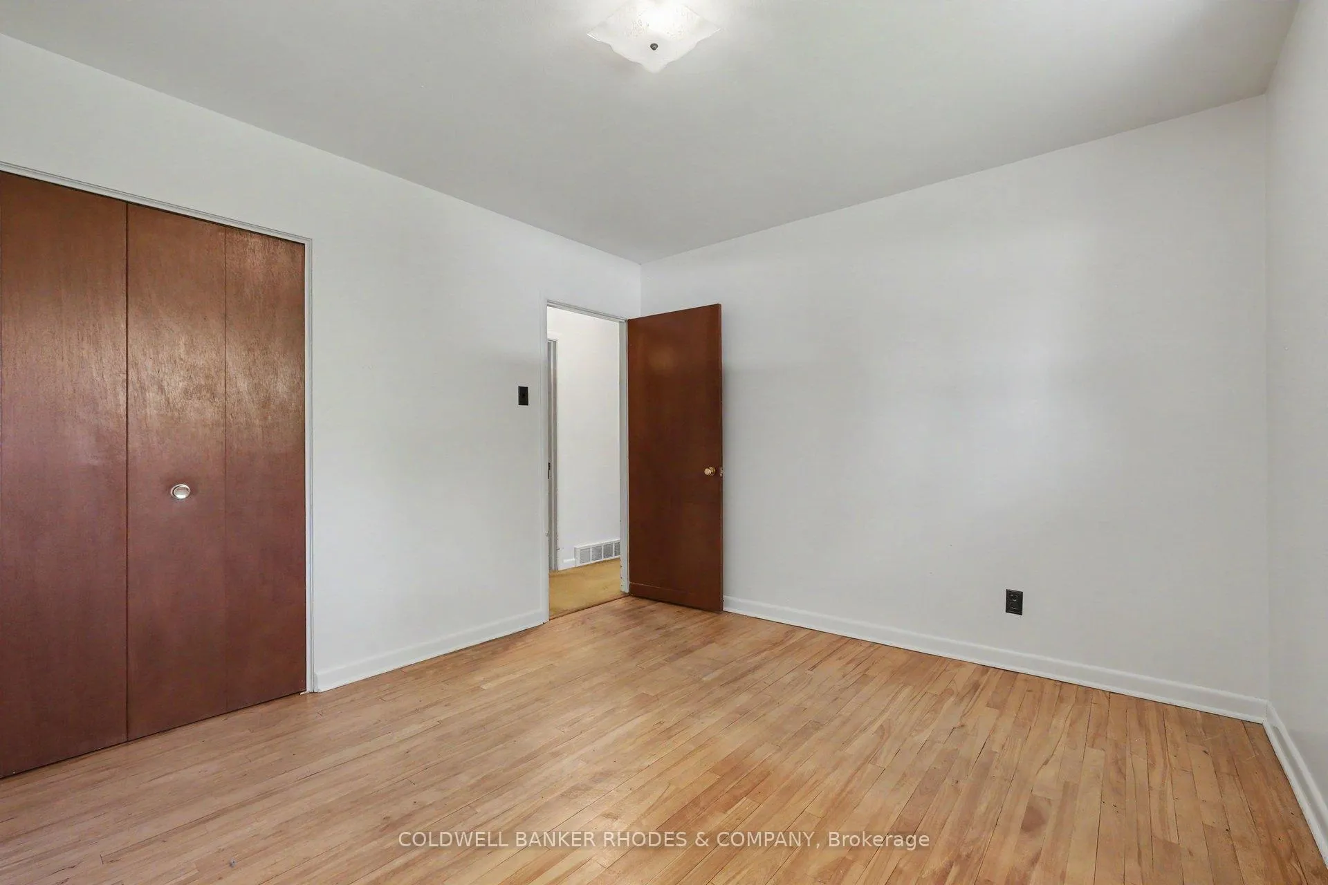 Photo 15 of 1172 Parkway Drive, Ottawa, Parkway Park — HOMEH