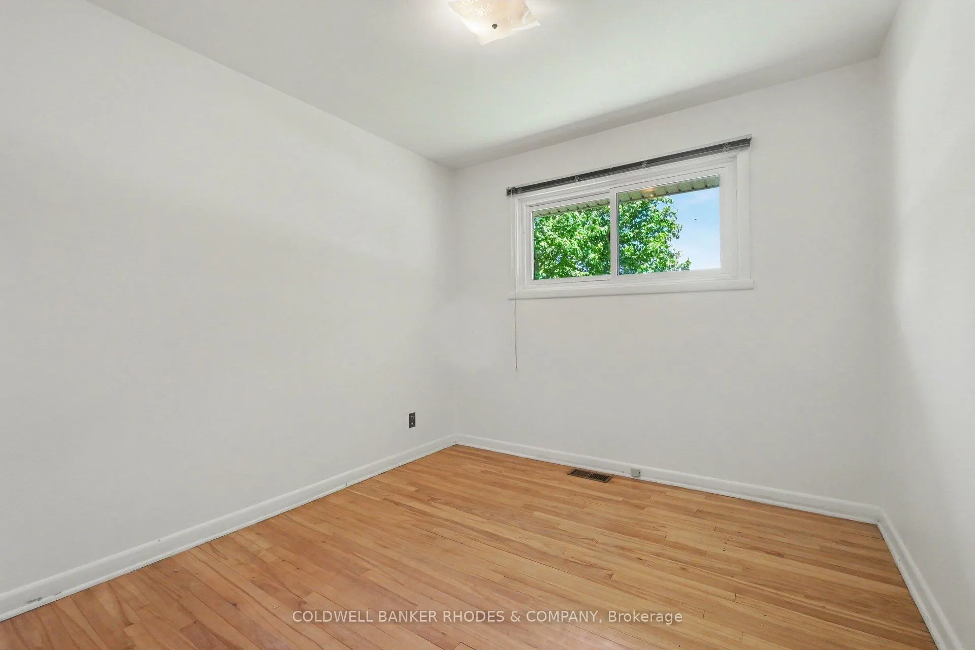 Photo 17 of 1172 Parkway Drive, Ottawa, Parkway Park — HOMEH