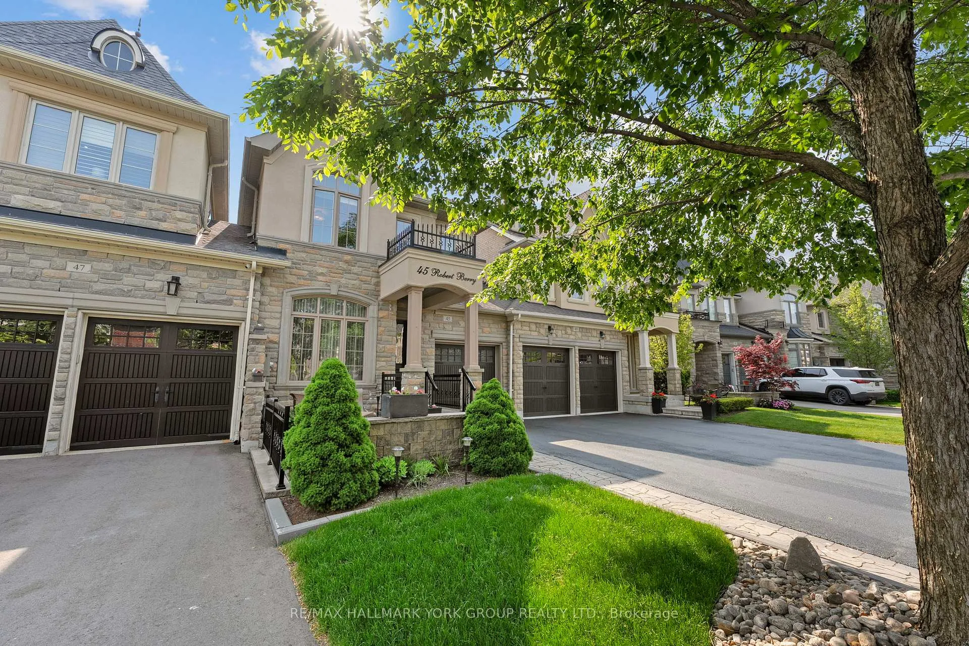 Photo 2 of 45 Robert Berry Crescent, King, King City — HOMEH