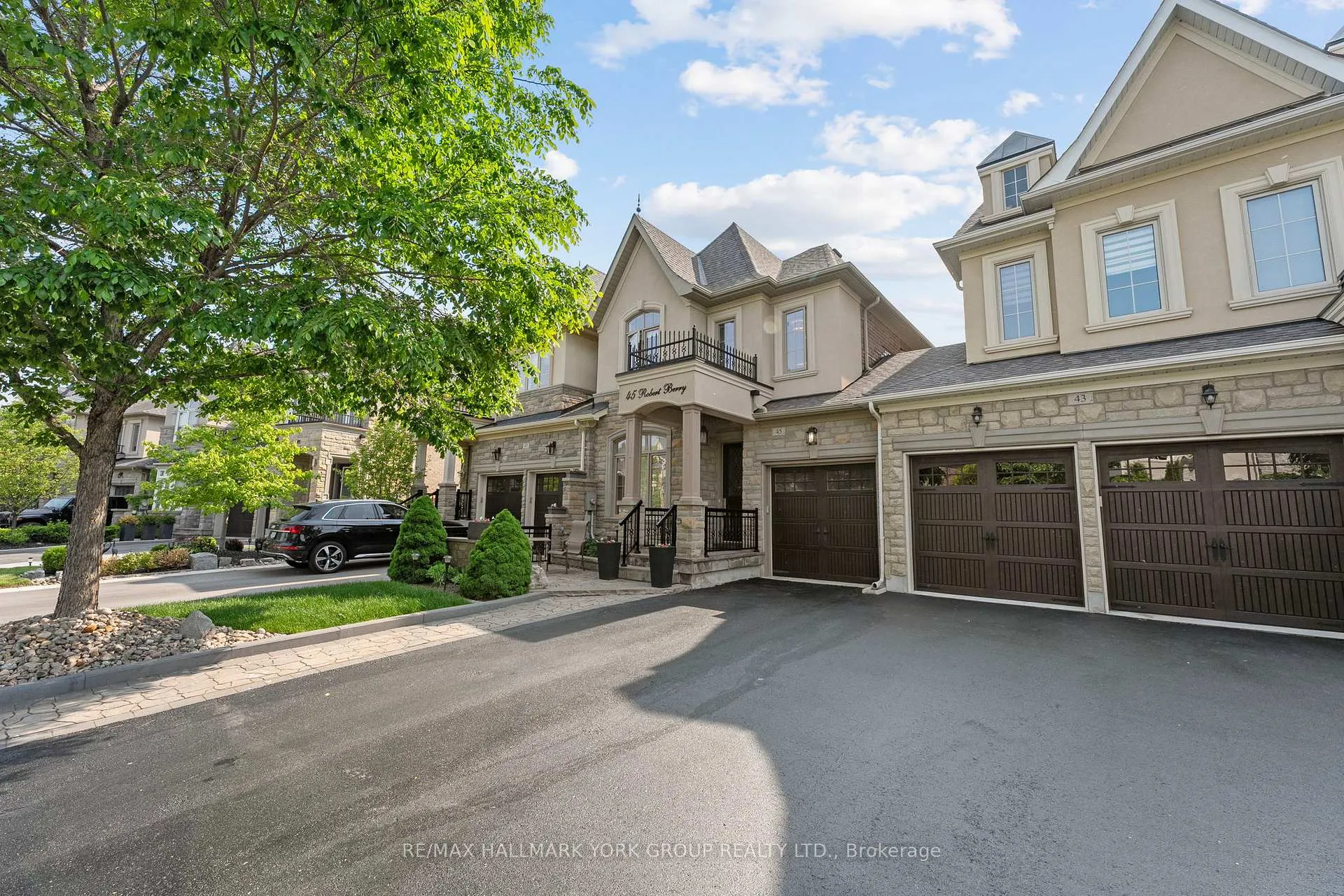 Photo 3 of 45 Robert Berry Crescent, King, King City — HOMEH
