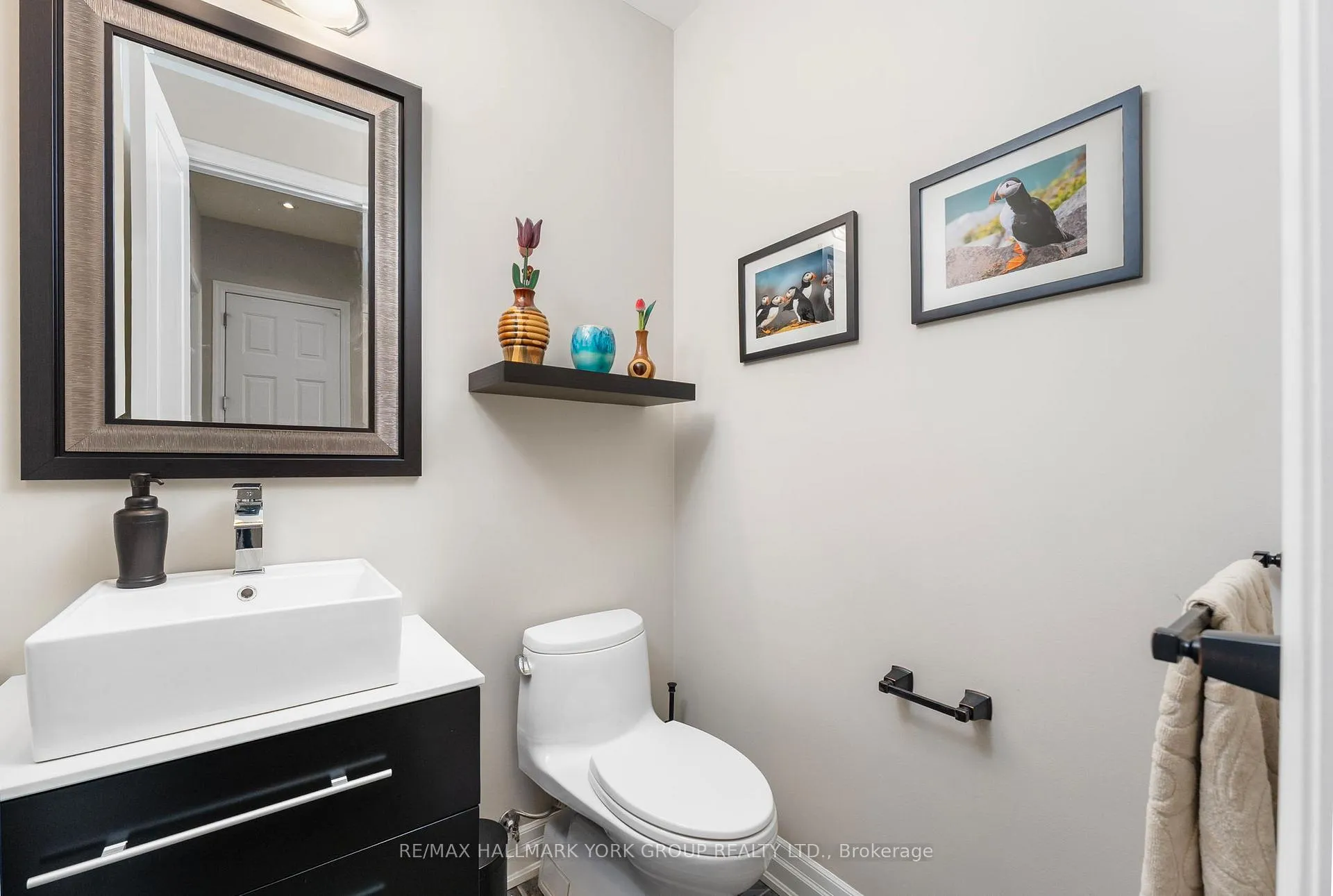 Photo 9 of 45 Robert Berry Crescent, King, King City — HOMEH
