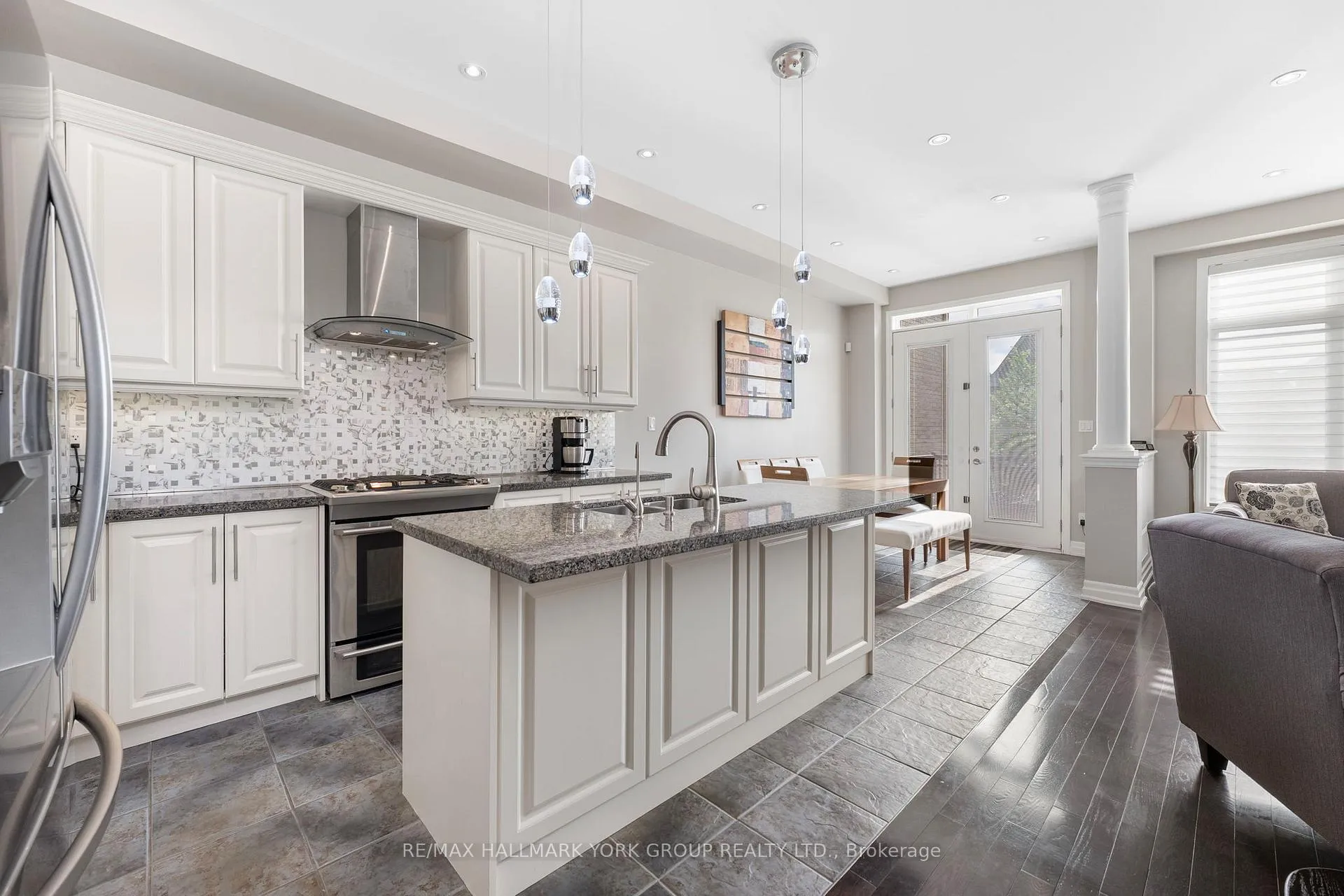 Photo 10 of 45 Robert Berry Crescent, King, King City — HOMEH
