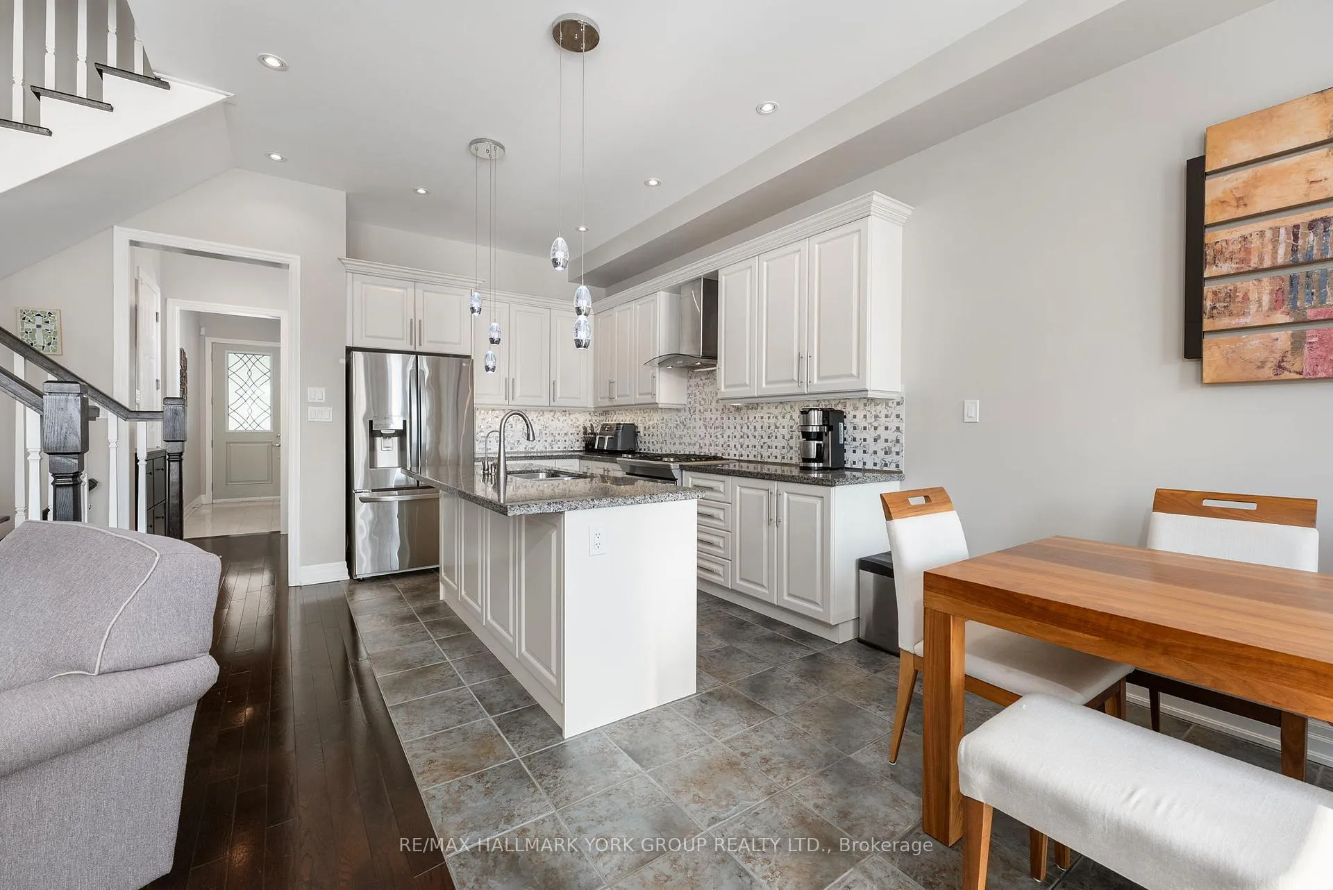 Photo 11 of 45 Robert Berry Crescent, King, King City — HOMEH