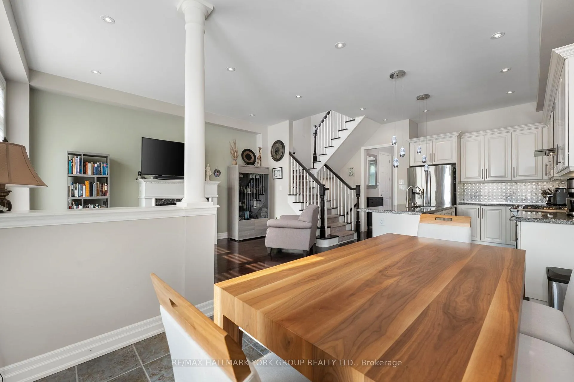 Photo 15 of 45 Robert Berry Crescent, King, King City — HOMEH