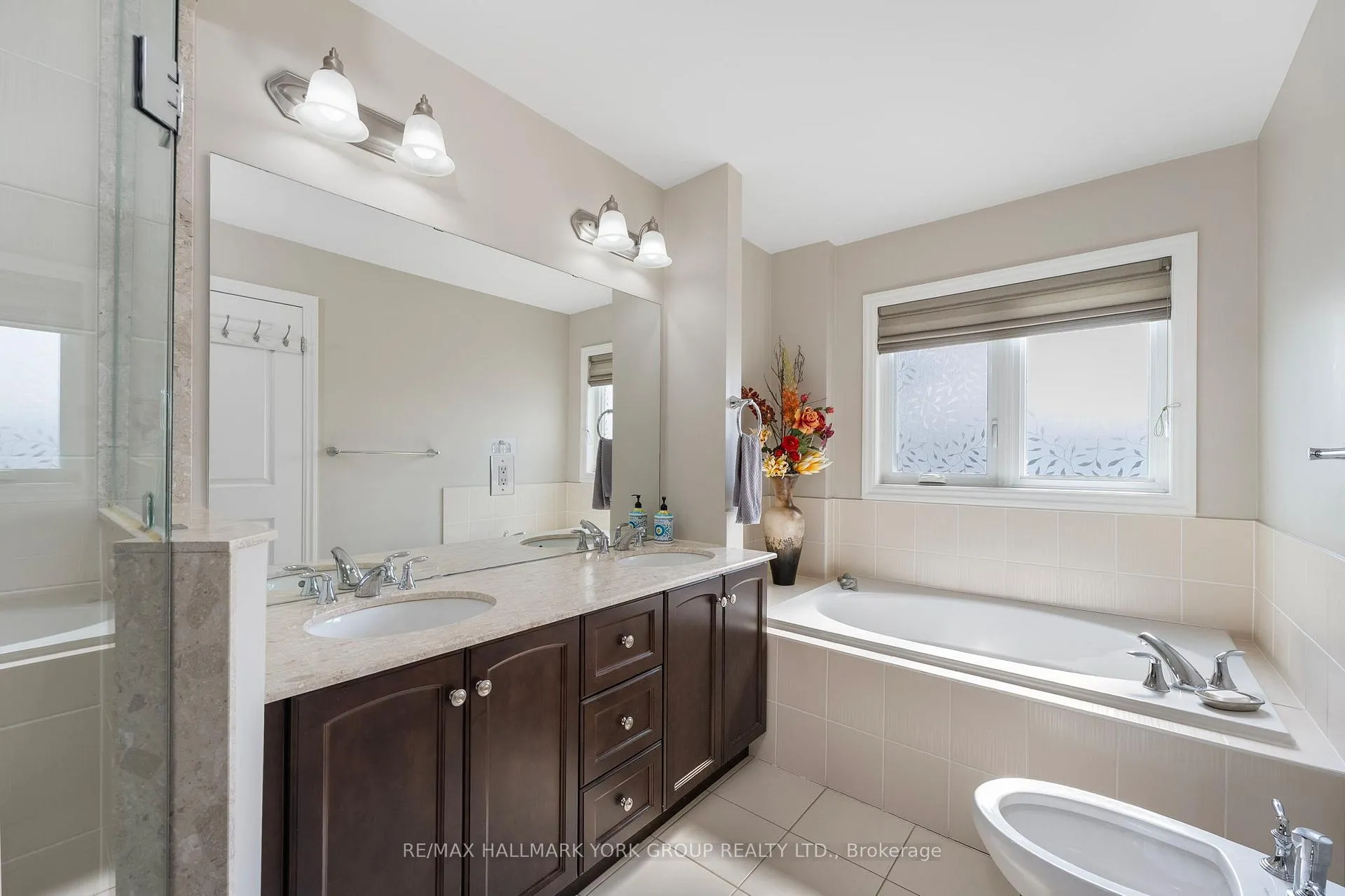 Photo 30 of 45 Robert Berry Crescent, King, King City — HOMEH