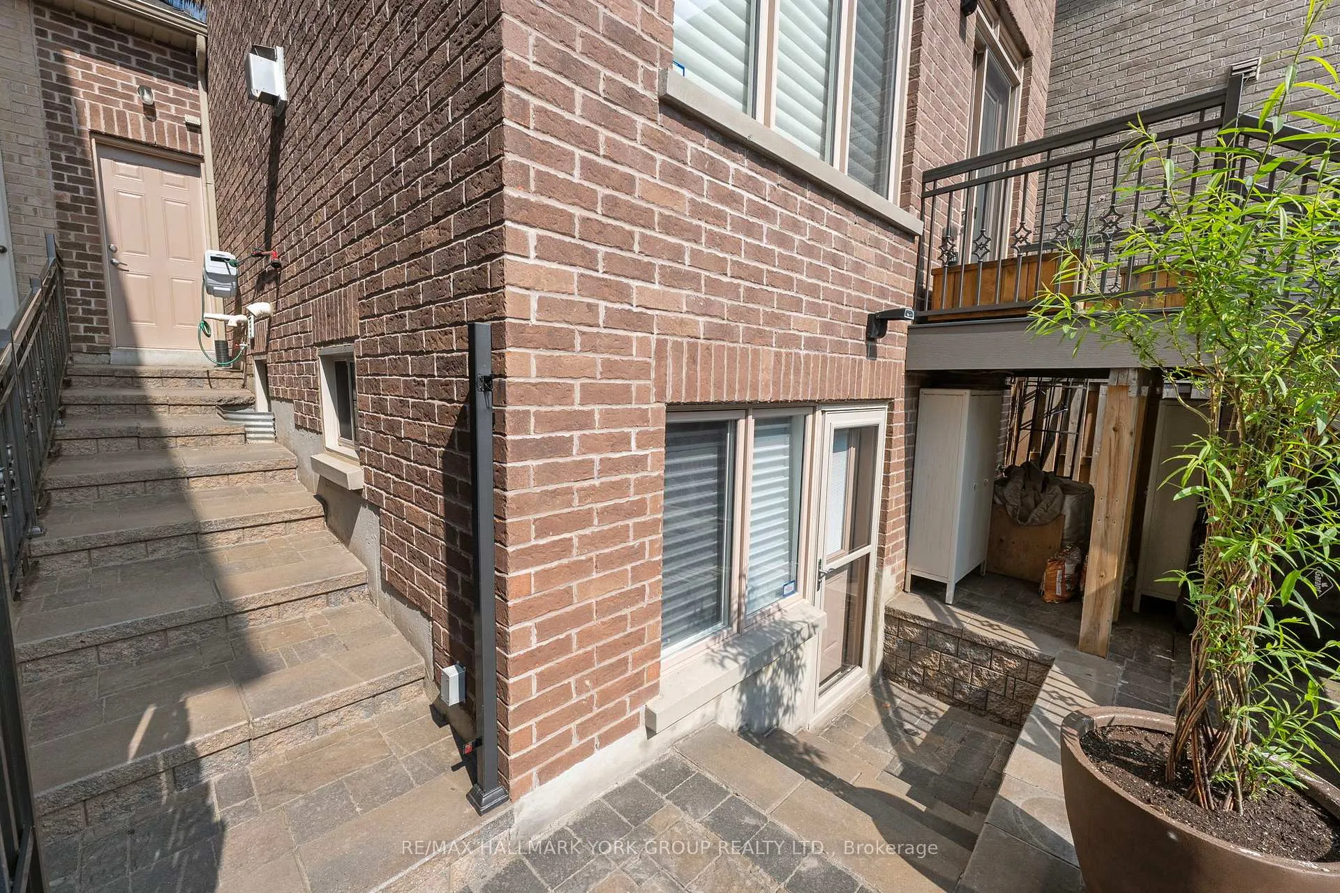 Photo 43 of 45 Robert Berry Crescent, King, King City — HOMEH