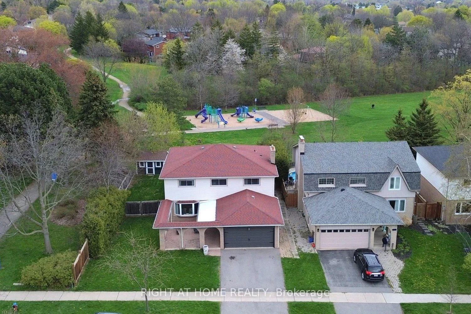 Photo 2 of 2451 Sinclair Circle, Burlington, Brant Hills — HOMEH