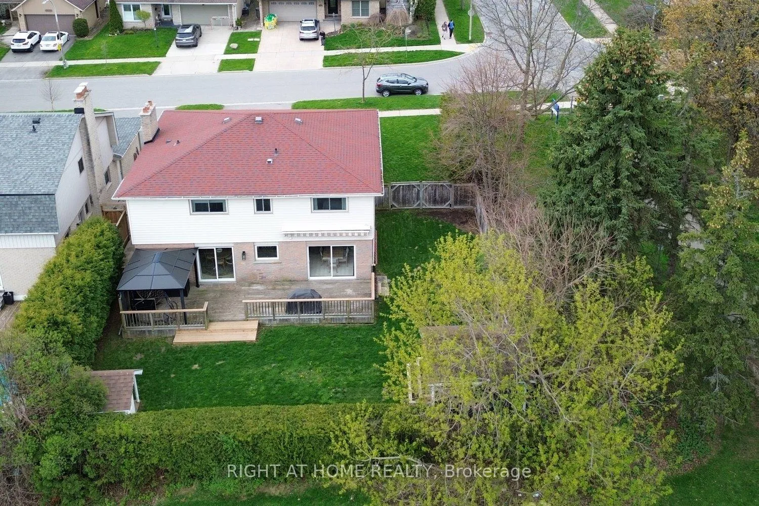Photo 5 of 2451 Sinclair Circle, Burlington, Brant Hills — HOMEH