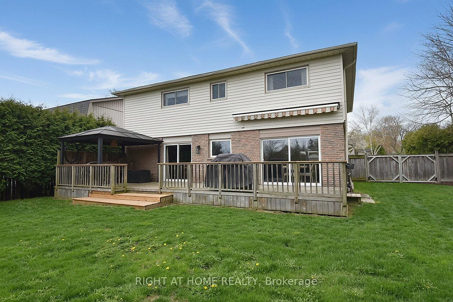 Photo 6 of 2451 Sinclair Circle, Burlington, Brant Hills — HOMEH