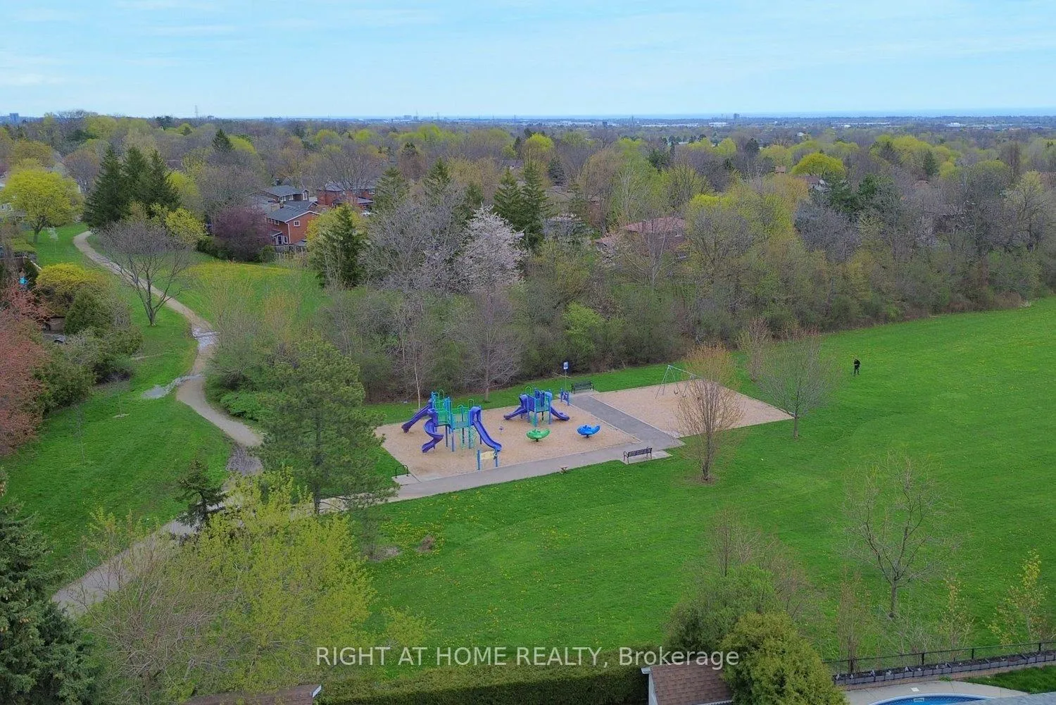 Photo 9 of 2451 Sinclair Circle, Burlington, Brant Hills — HOMEH