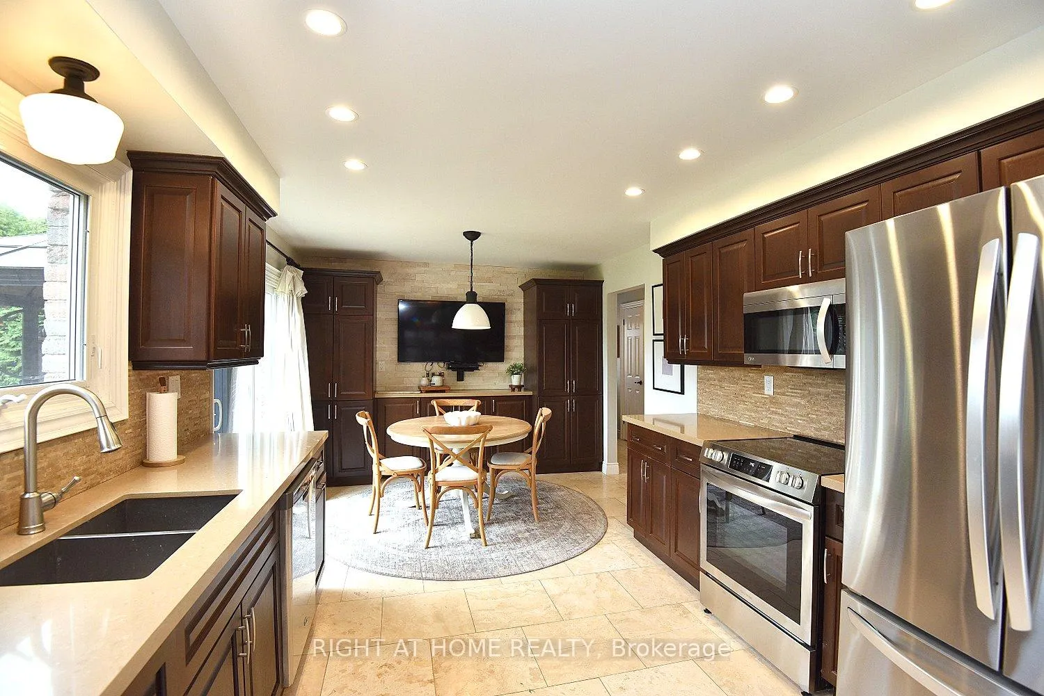 Photo 22 of 2451 Sinclair Circle, Burlington, Brant Hills — HOMEH