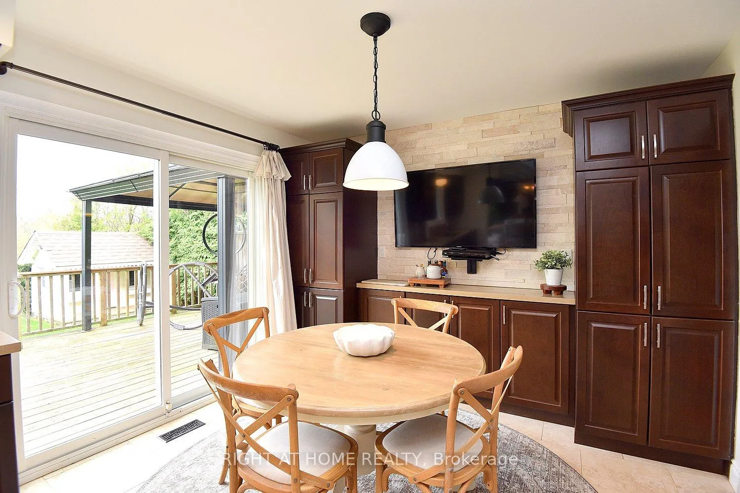 Photo 23 of 2451 Sinclair Circle, Burlington, Brant Hills — HOMEH
