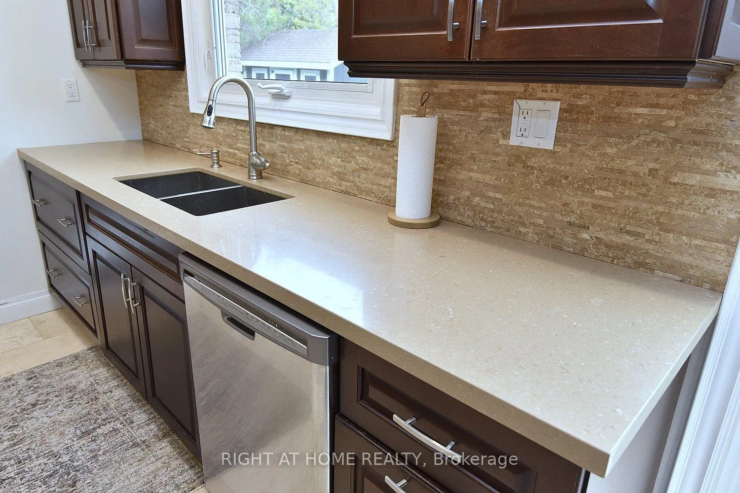Photo 26 of 2451 Sinclair Circle, Burlington, Brant Hills — HOMEH