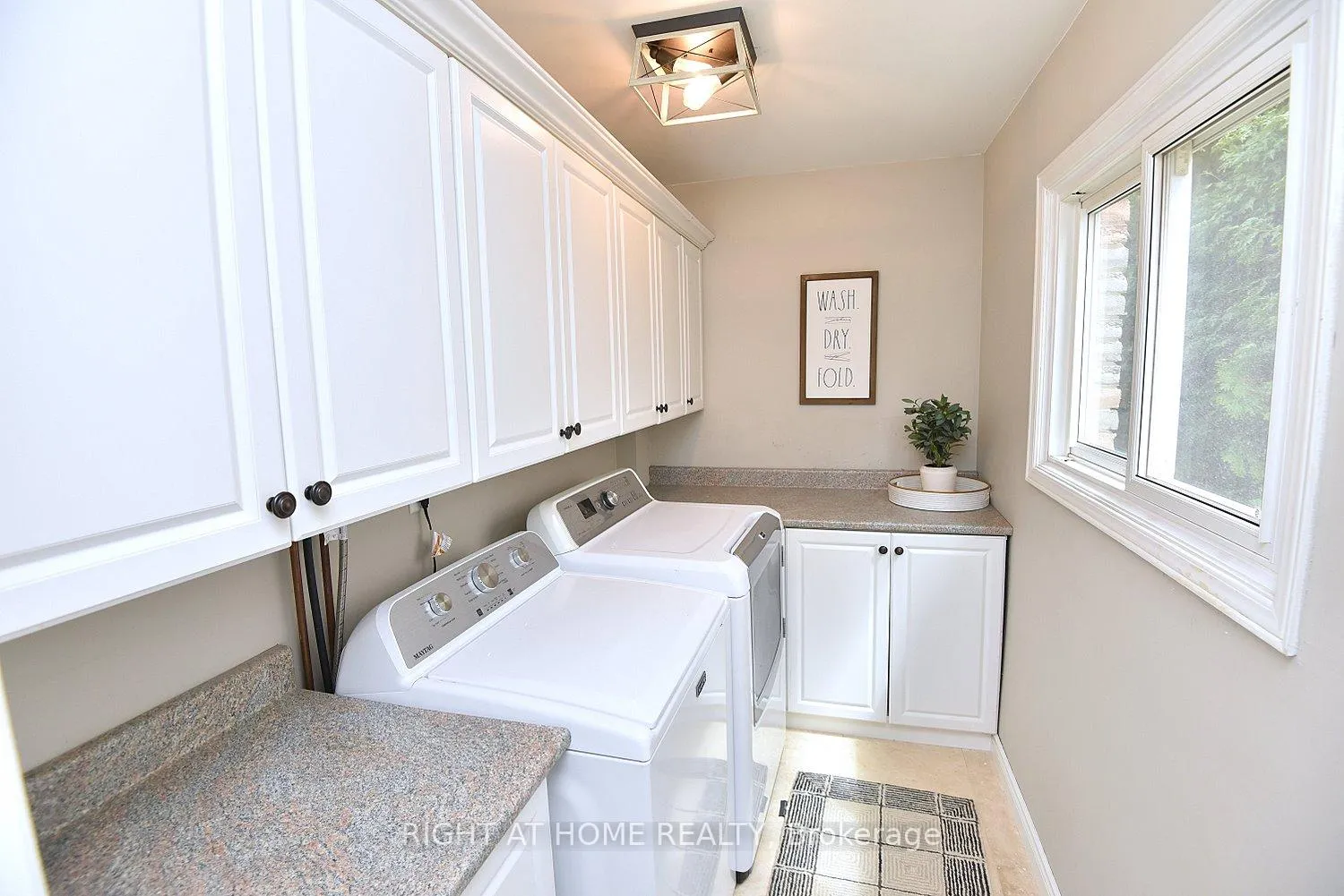 Photo 29 of 2451 Sinclair Circle, Burlington, Brant Hills — HOMEH