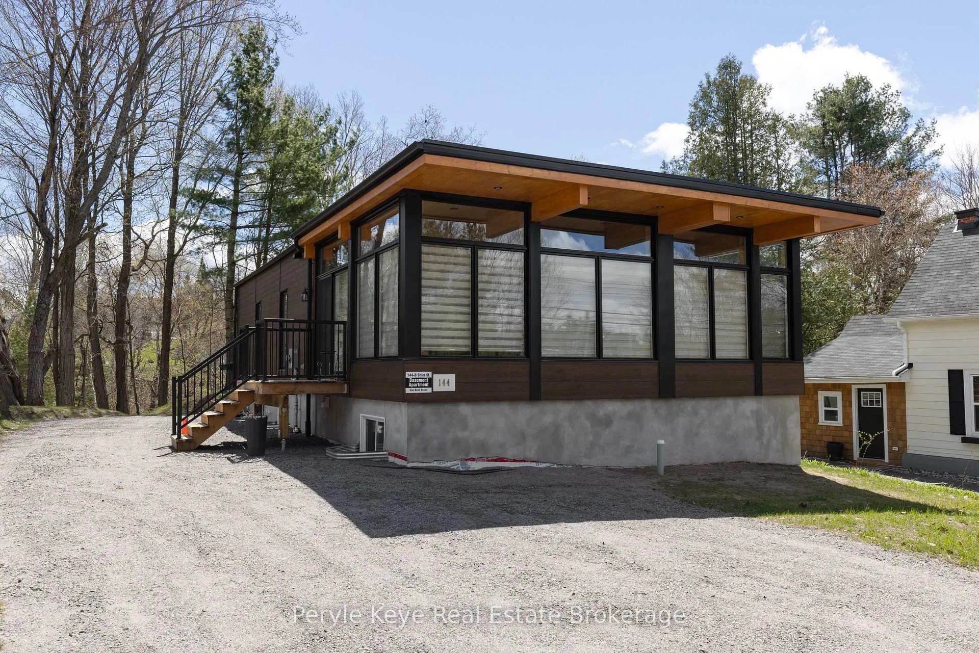Photo 4 of 144 Shier Street, Bracebridge, Macaulay — HOMEH