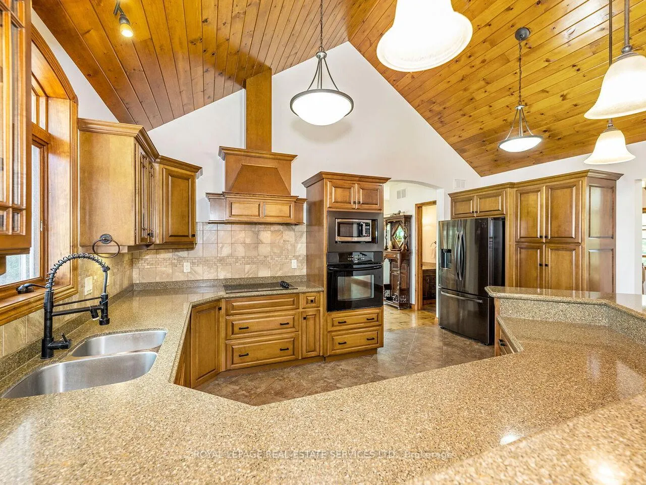 Photo 11 of 114 Islandview Lane, Chisholm — HOMEH