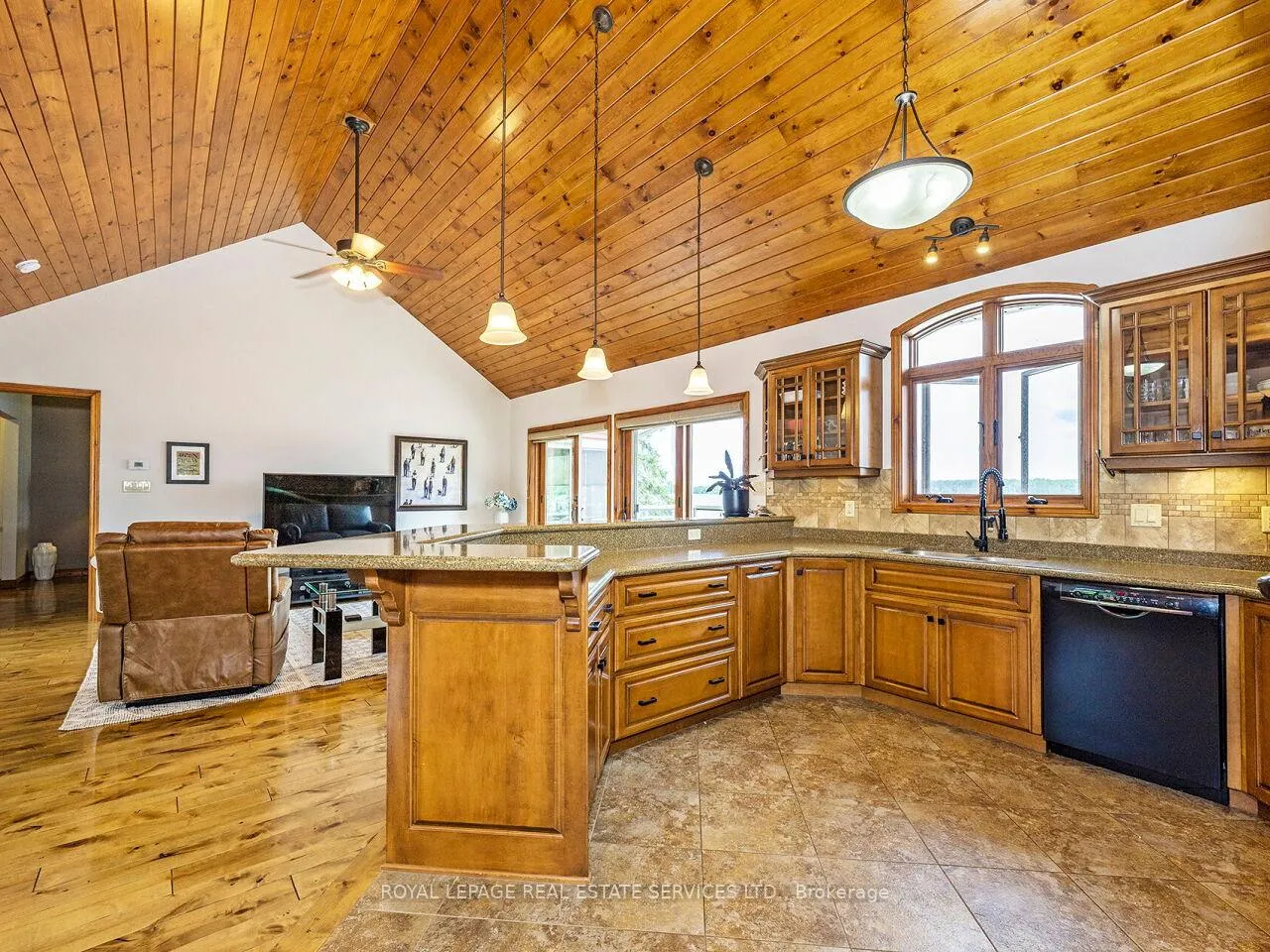 Photo 12 of 114 Islandview Lane, Chisholm — HOMEH
