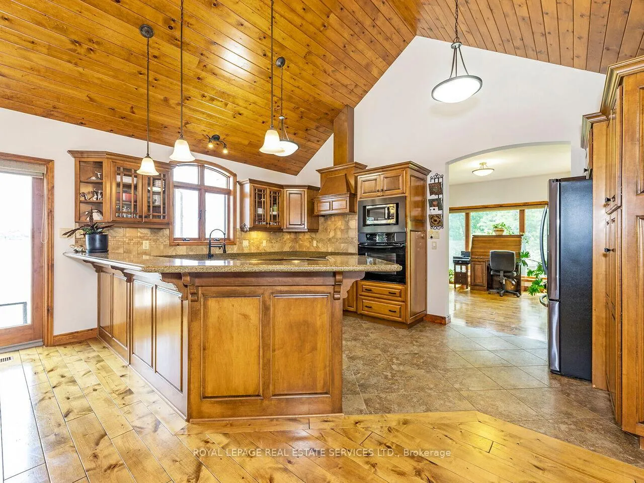 Photo 13 of 114 Islandview Lane, Chisholm — HOMEH