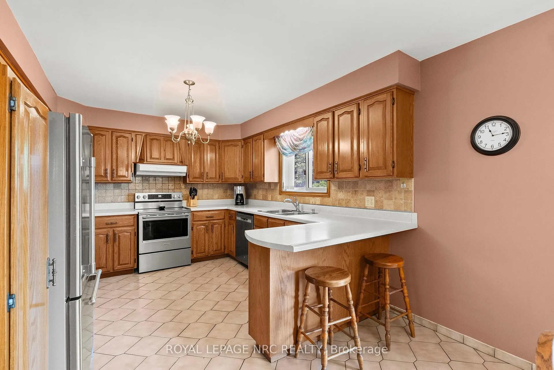 Photo 13 of 14 Tupper Drive, Thorold, Confederation Heights — HOMEH