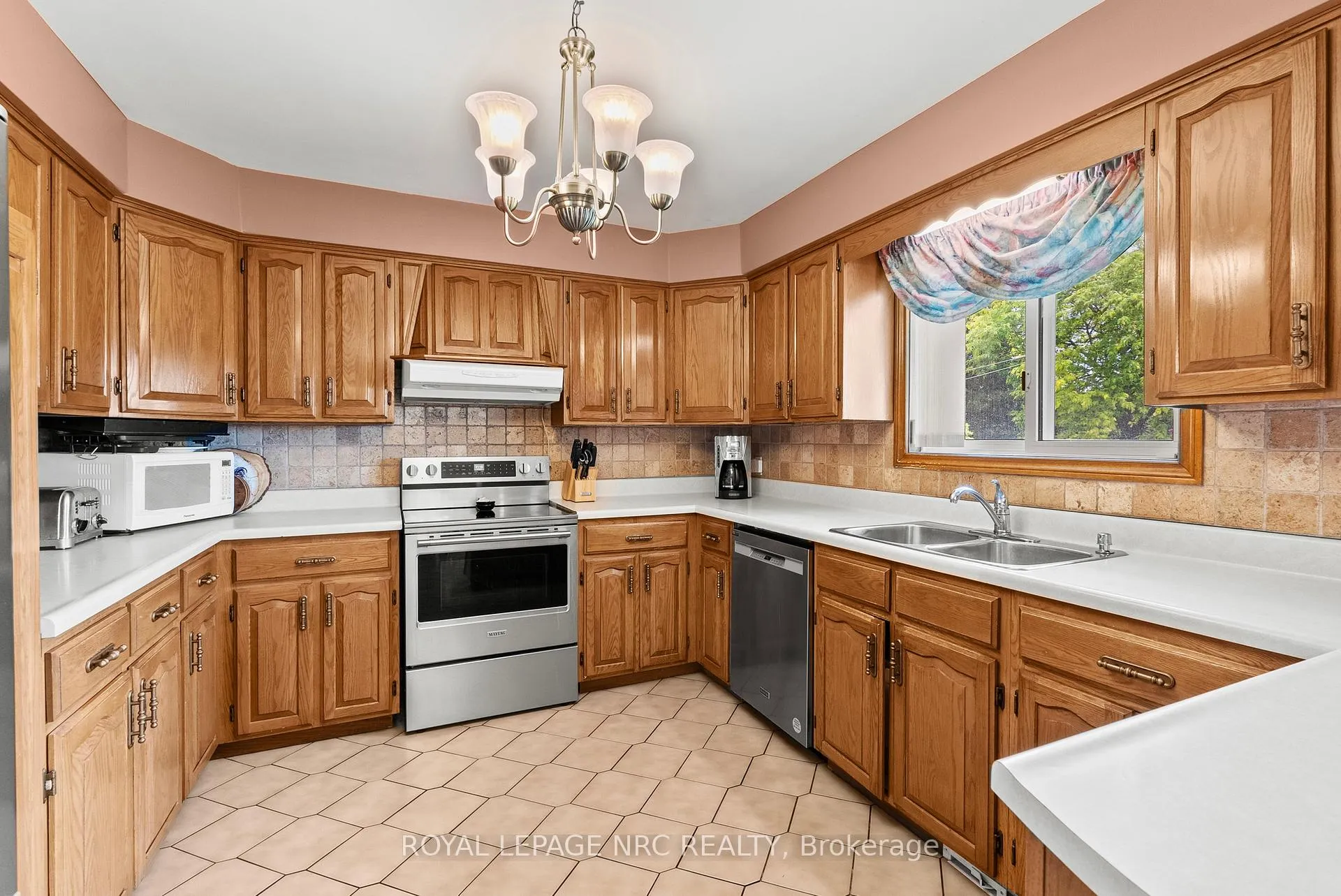Photo 14 of 14 Tupper Drive, Thorold, Confederation Heights — HOMEH