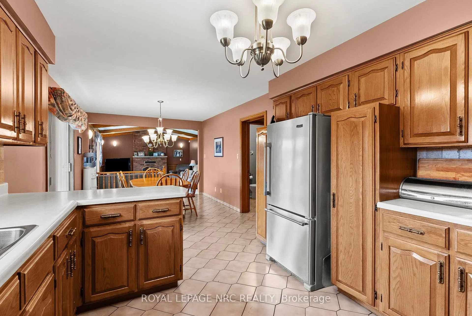 Photo 15 of 14 Tupper Drive, Thorold, Confederation Heights — HOMEH