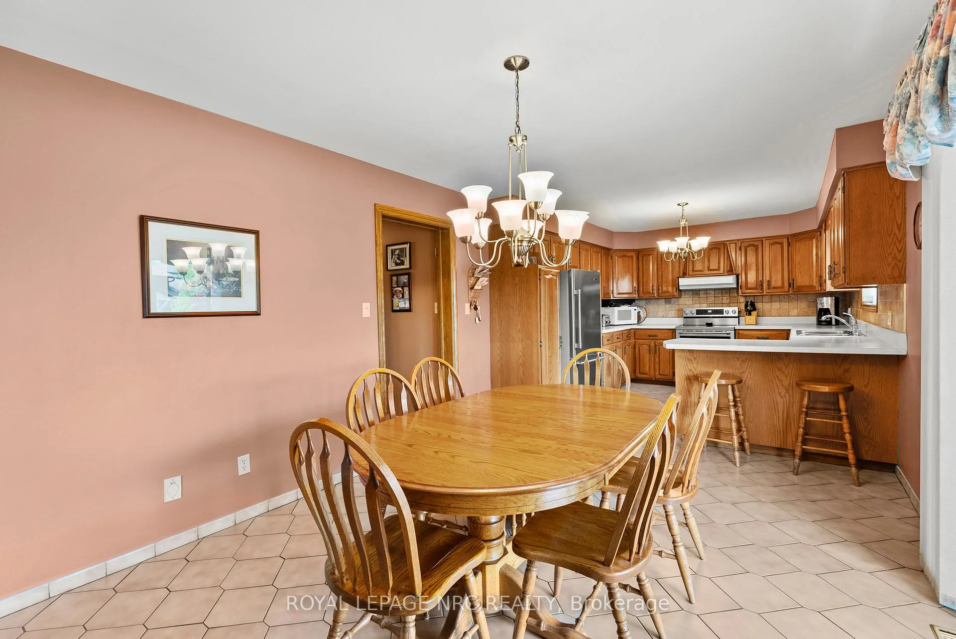 Photo 18 of 14 Tupper Drive, Thorold, Confederation Heights — HOMEH