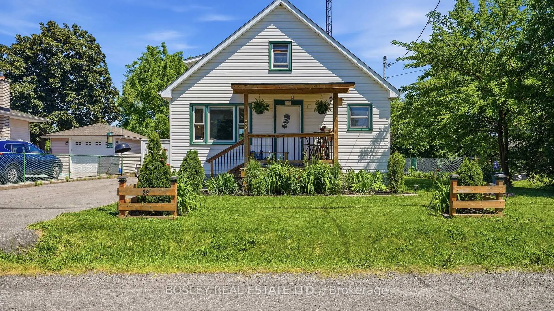 Photo 2 of 29 Bloomfield Avenue, St. Catharines, Secord Woods — HOMEH