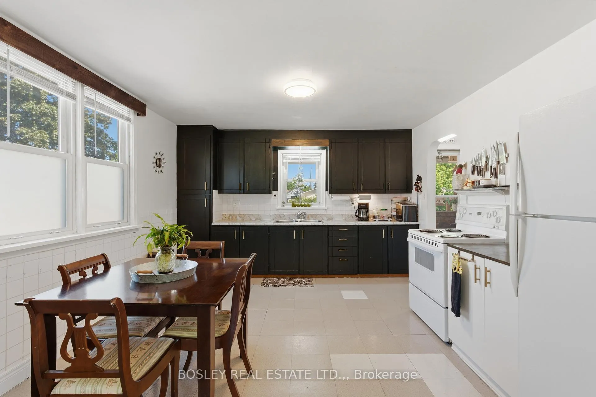 Photo 7 of 29 Bloomfield Avenue, St. Catharines, Secord Woods — HOMEH